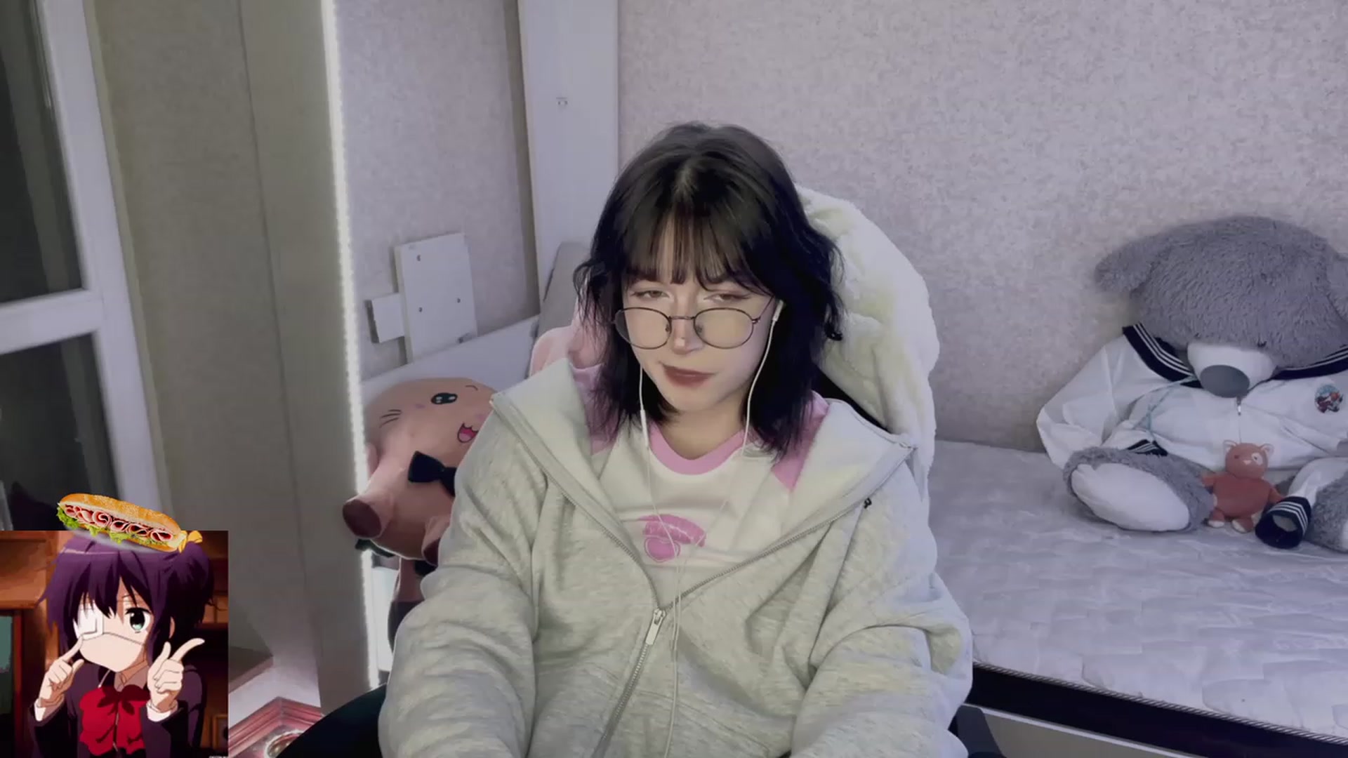 Gallery image thumbnail from Licorice_Alia's myfreecams stream on, 05/06/2023, 24:42 image 6 of 20