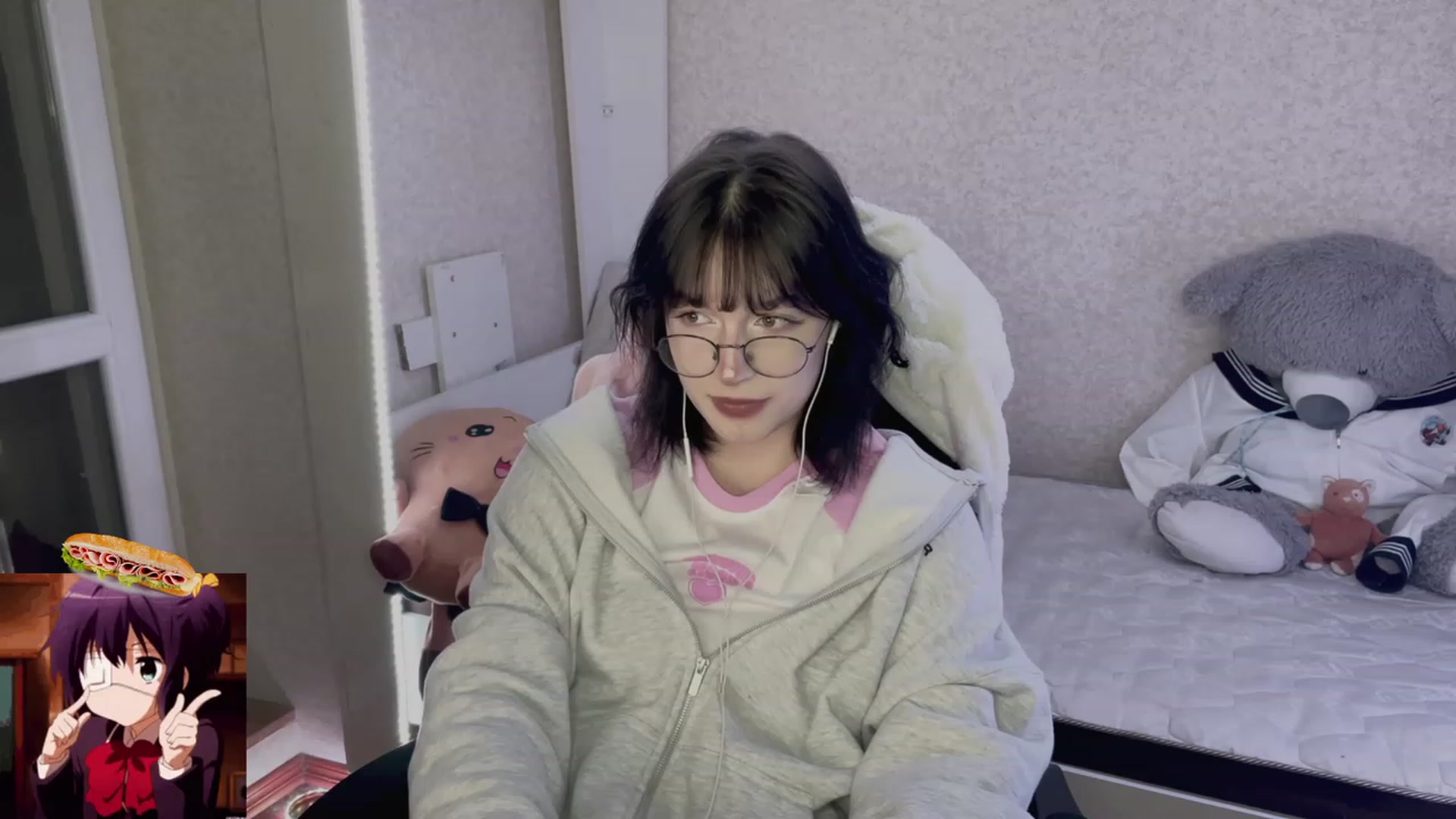 Gallery image thumbnail from Licorice_Alia's myfreecams stream on, 05/06/2023, 24:42 image 2 of 20