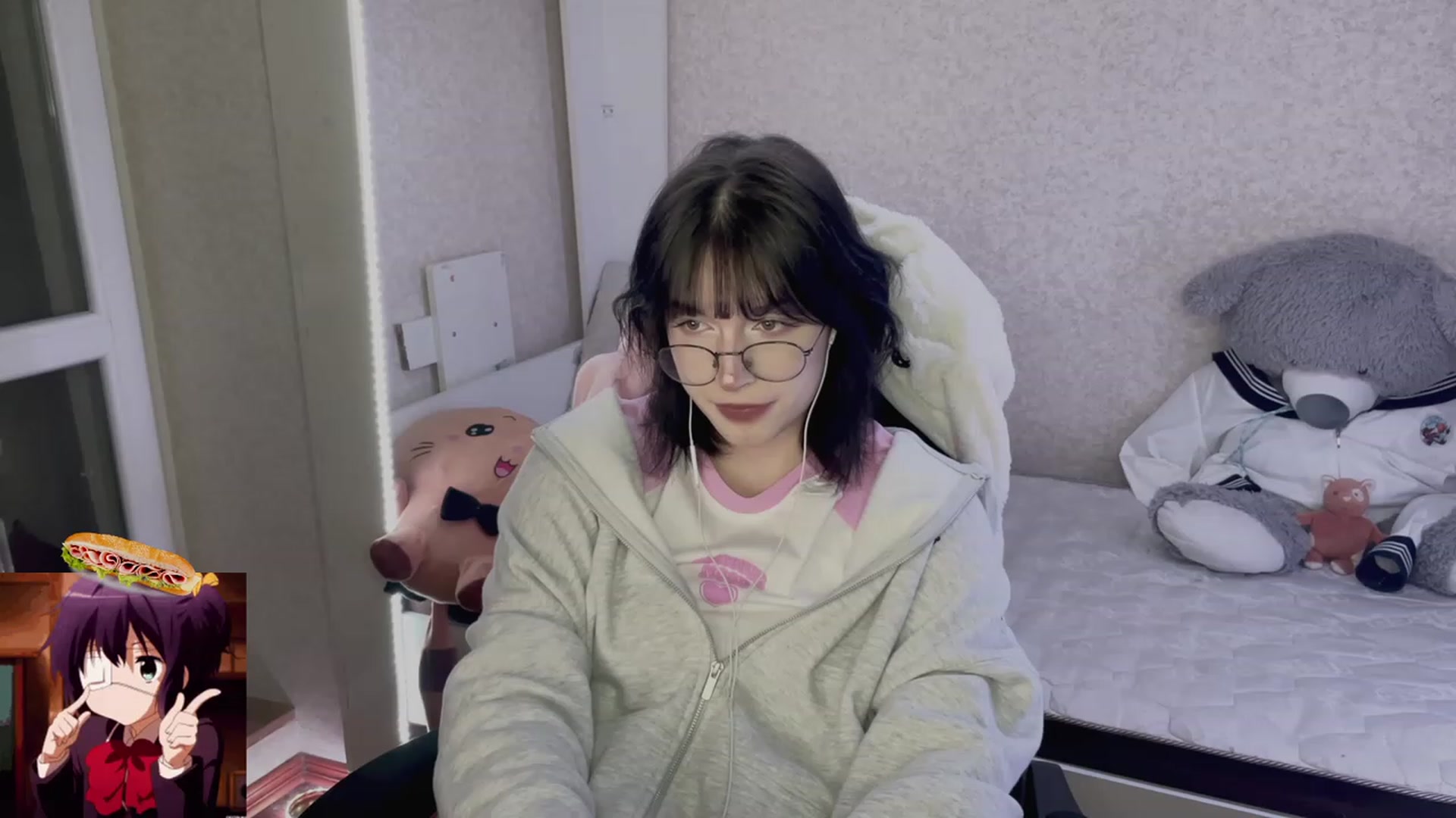 Gallery image thumbnail from Licorice_Alia's myfreecams stream on, 05/06/2023, 24:42 image 15 of 20