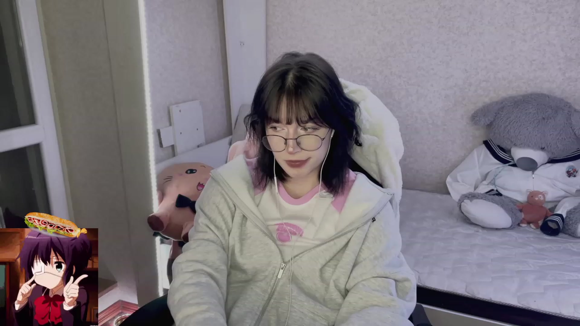 Gallery image thumbnail from Licorice_Alia's myfreecams stream on, 05/06/2023, 24:42 image 7 of 20