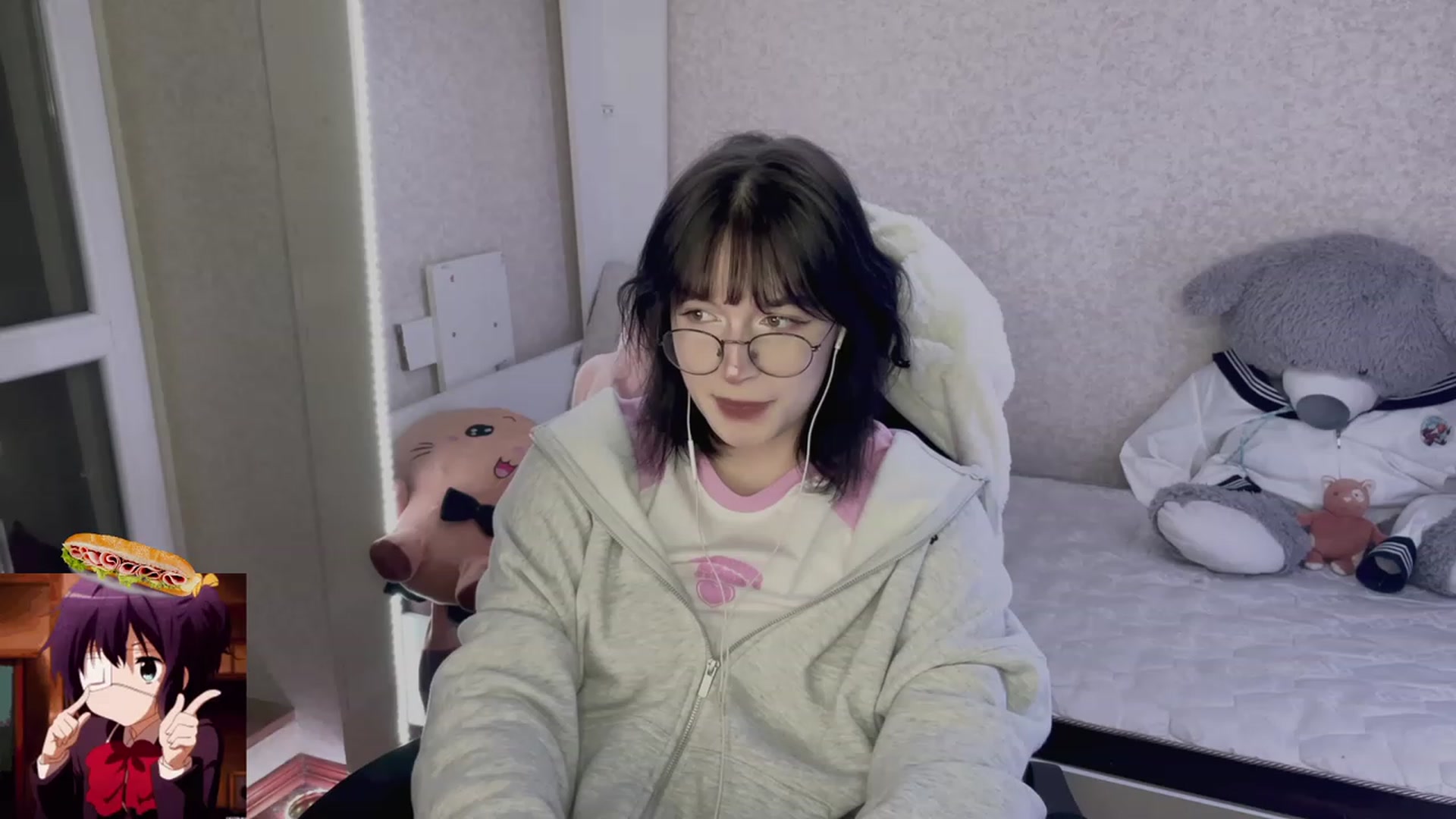 Gallery image thumbnail from Licorice_Alia's myfreecams stream on, 05/06/2023, 24:42 image 5 of 20