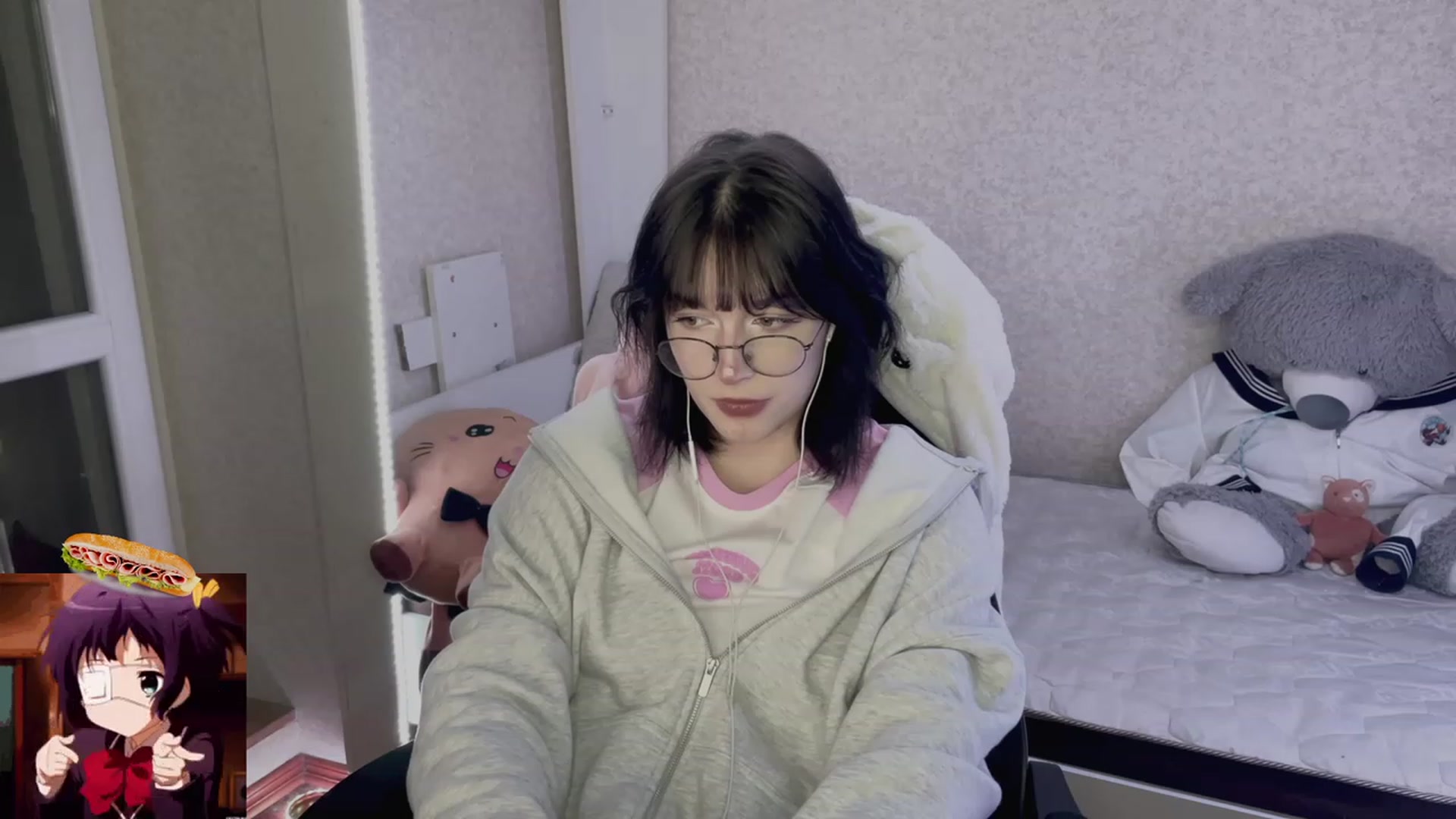Gallery image thumbnail from Licorice_Alia's myfreecams stream on, 05/06/2023, 24:42 image 16 of 20
