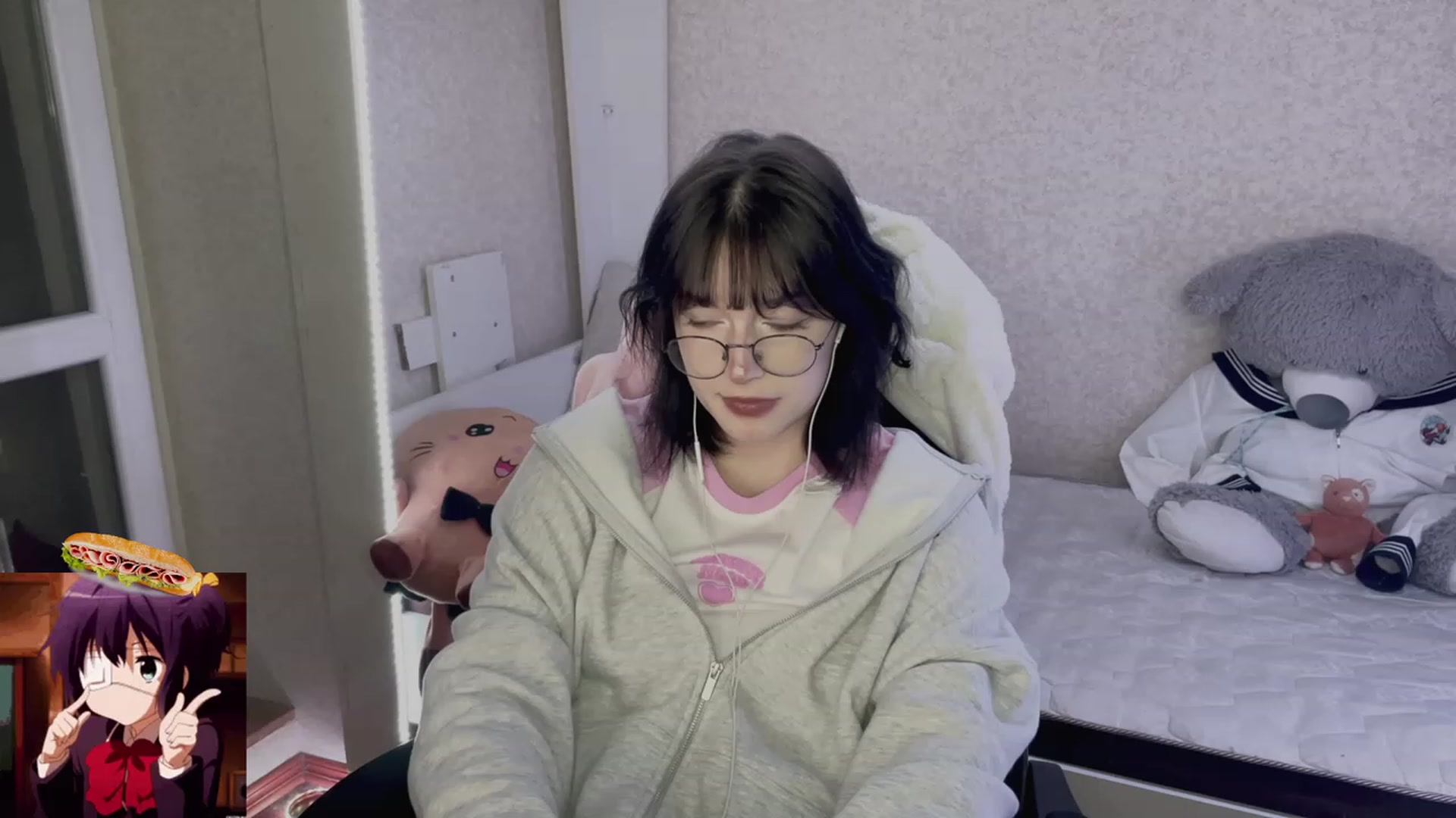 Gallery image thumbnail from Licorice_Alia's myfreecams stream on, 05/06/2023, 24:42 image 14 of 20