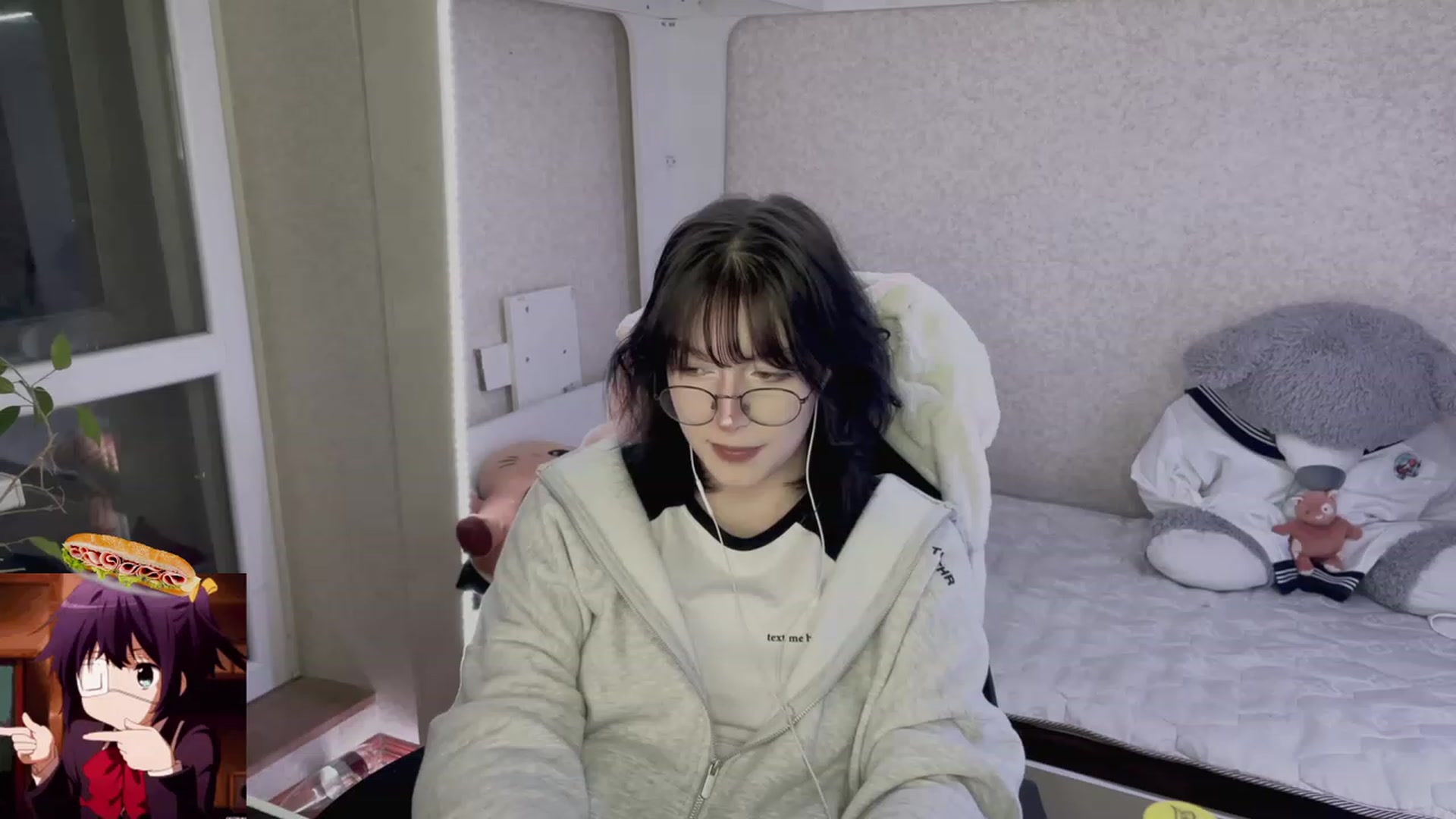 Gallery image thumbnail from Licorice_Alia's myfreecams stream on, 05/07/2023, 24:02 image 16 of 20