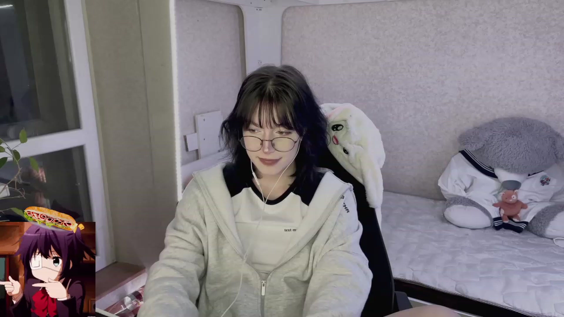 Gallery image thumbnail from Licorice_Alia's myfreecams stream on, 05/07/2023, 24:02 image 2 of 20