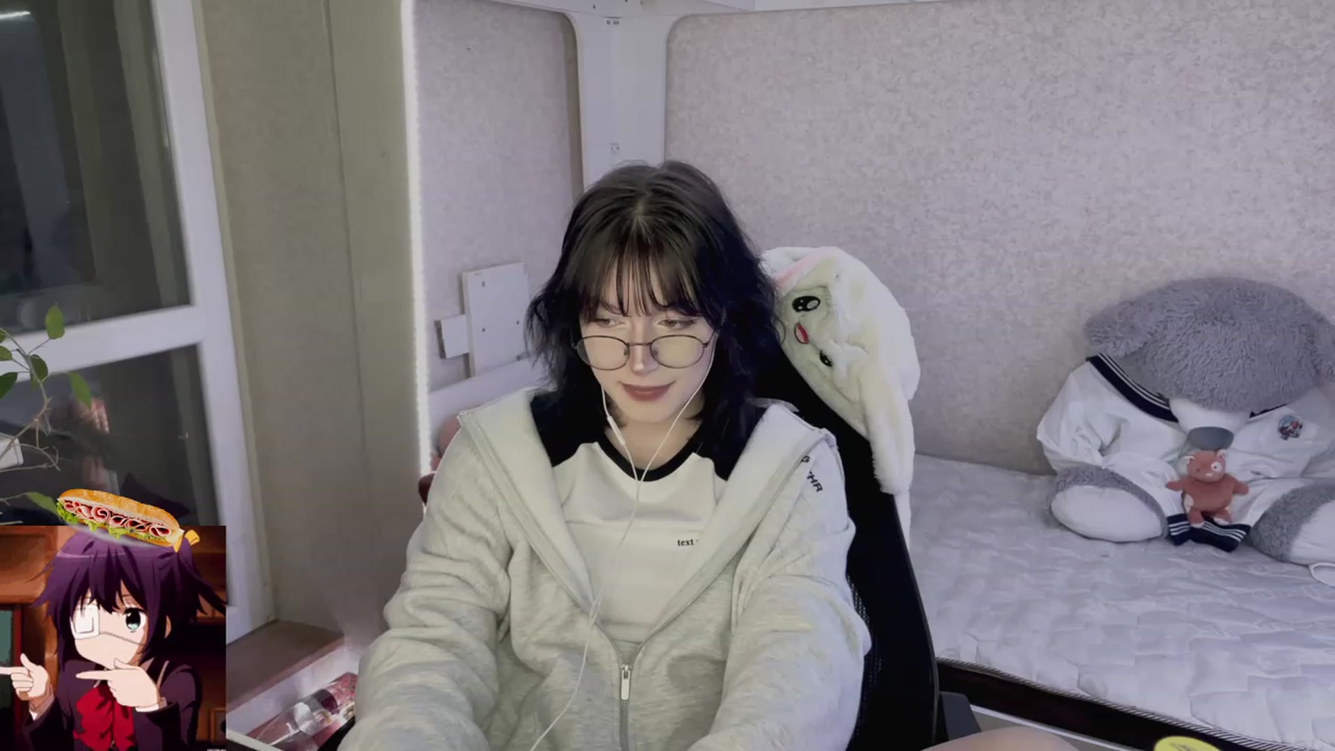 Gallery image thumbnail from Licorice_Alia's myfreecams stream on, 05/07/2023, 24:02 image 4 of 20
