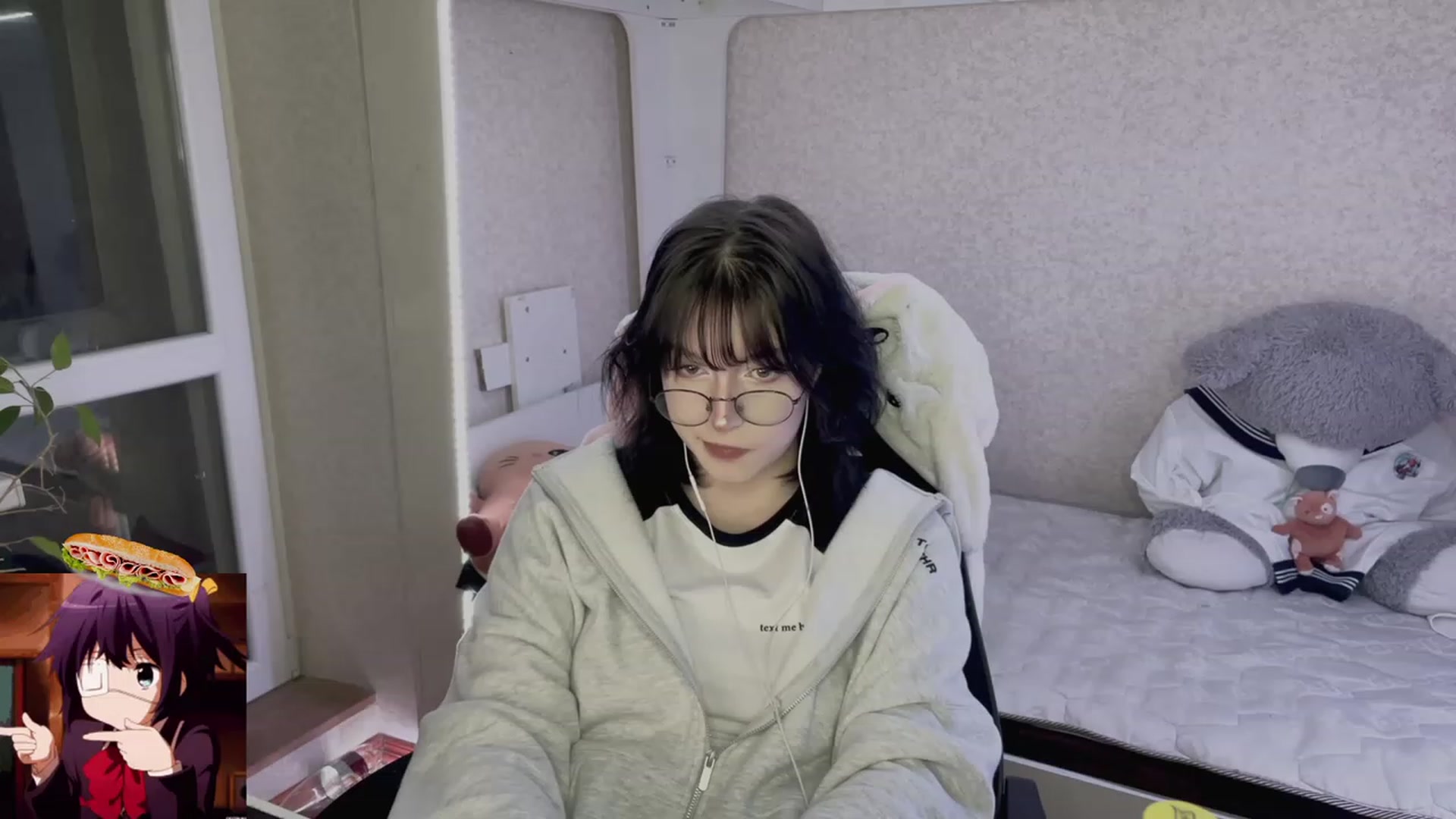 Gallery image thumbnail from Licorice_Alia's myfreecams stream on, 05/07/2023, 24:02 image 17 of 20