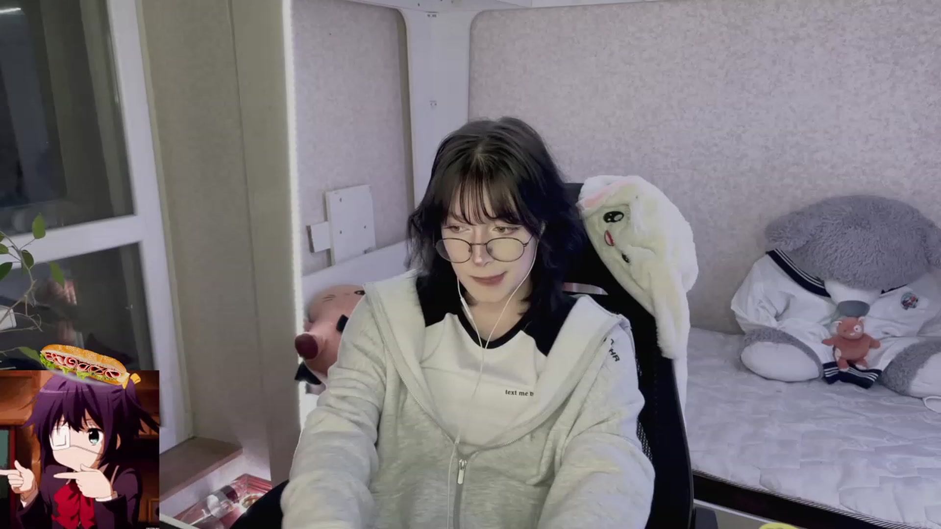 Gallery image thumbnail from Licorice_Alia's myfreecams stream on, 05/07/2023, 24:02 image 12 of 20