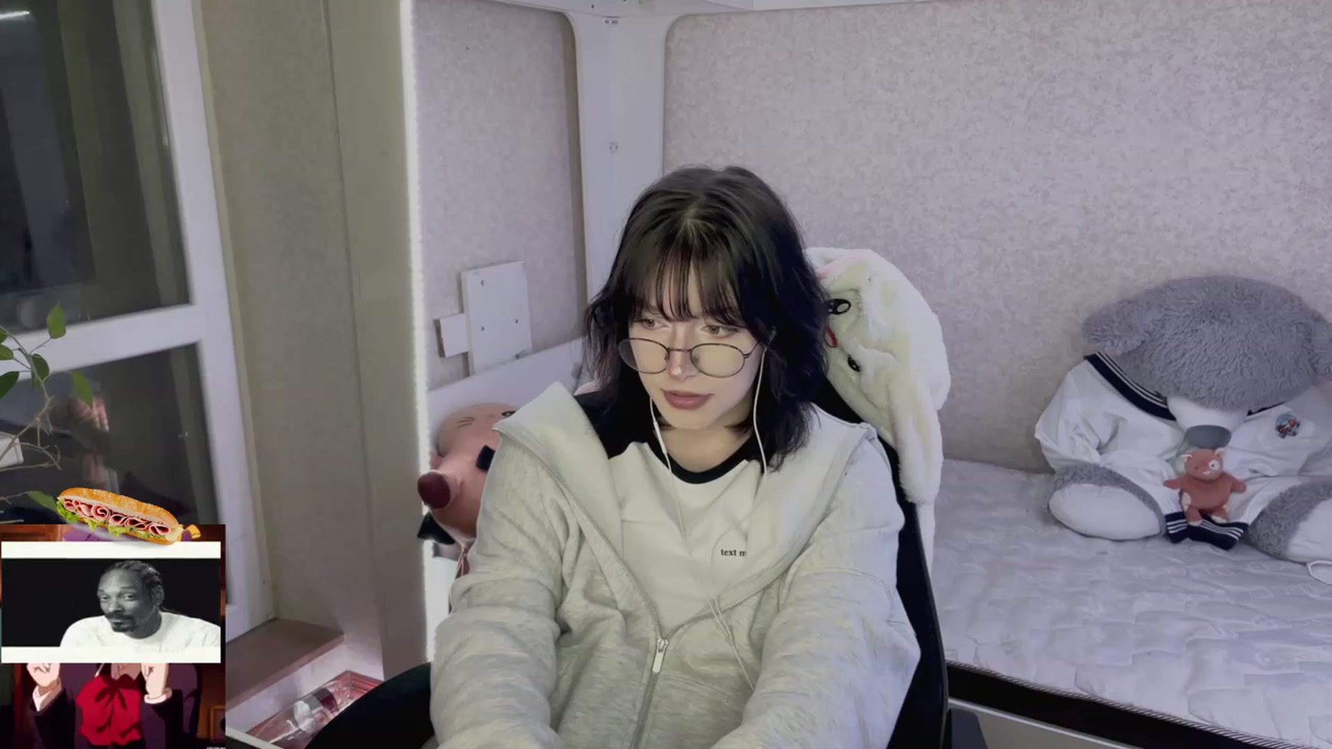 Gallery image thumbnail from Licorice_Alia's myfreecams stream on, 05/07/2023, 01:23 image 19 of 20
