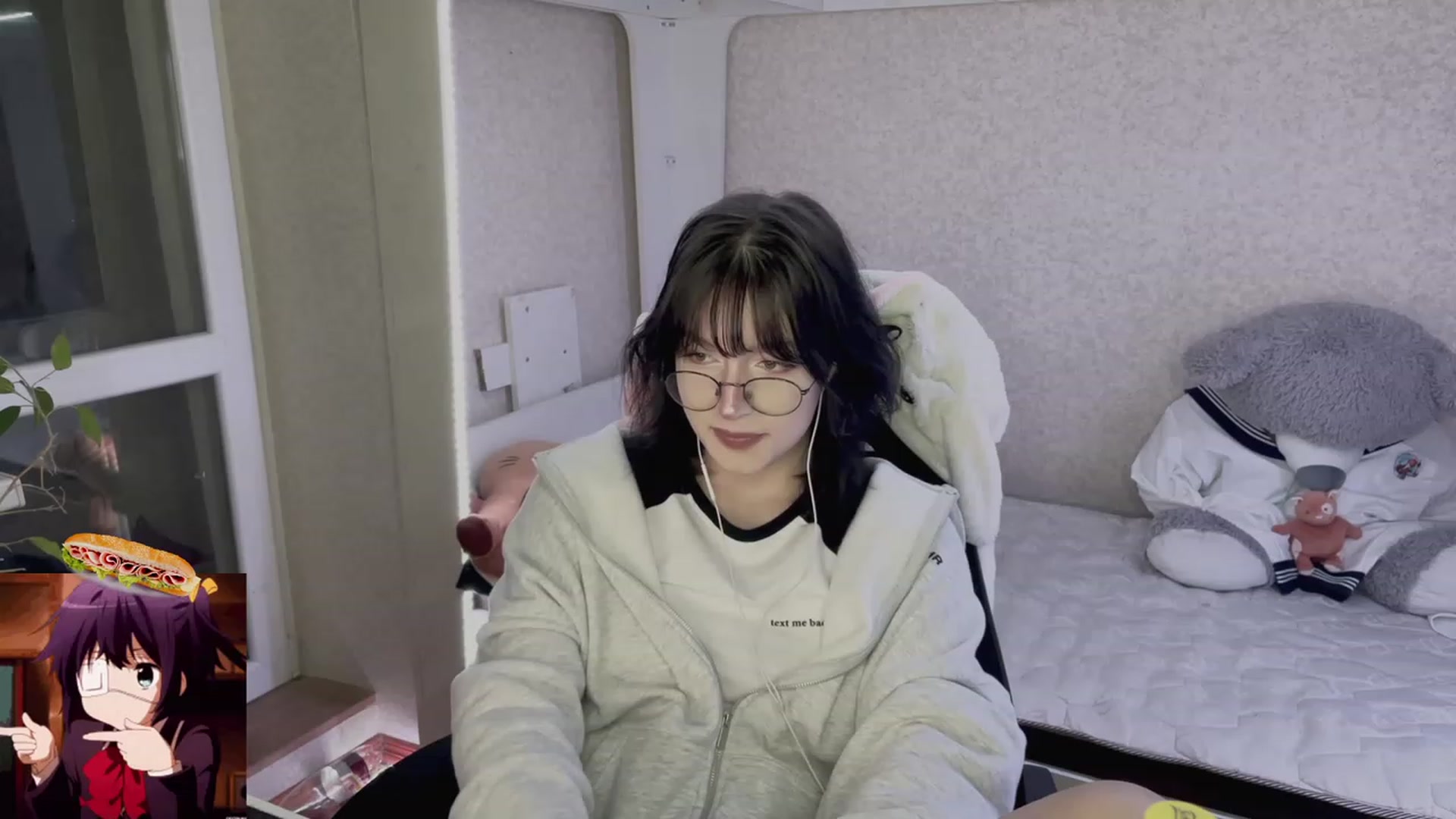 Gallery image thumbnail from Licorice_Alia's myfreecams stream on, 05/07/2023, 01:23 image 3 of 20