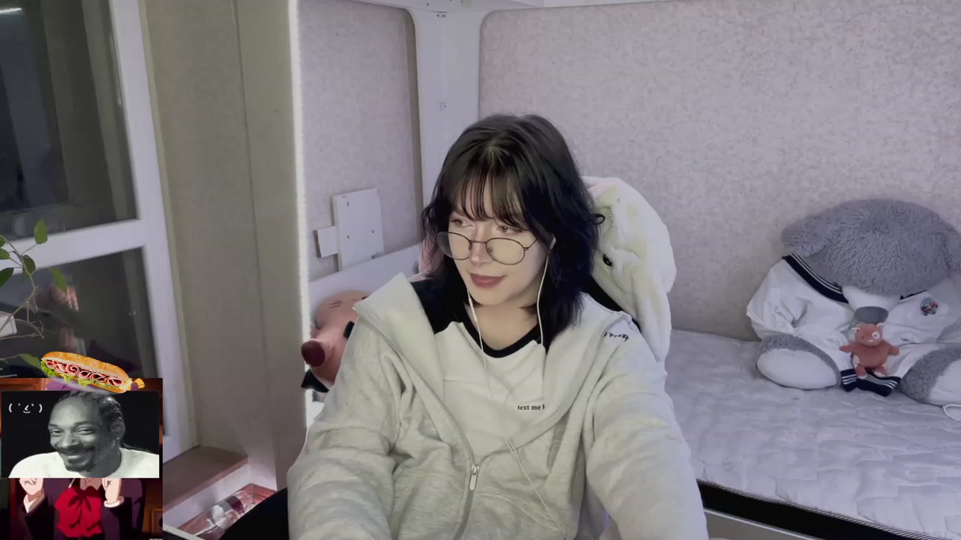 Gallery image thumbnail from Licorice_Alia's myfreecams stream on, 05/07/2023, 01:23 image 17 of 20