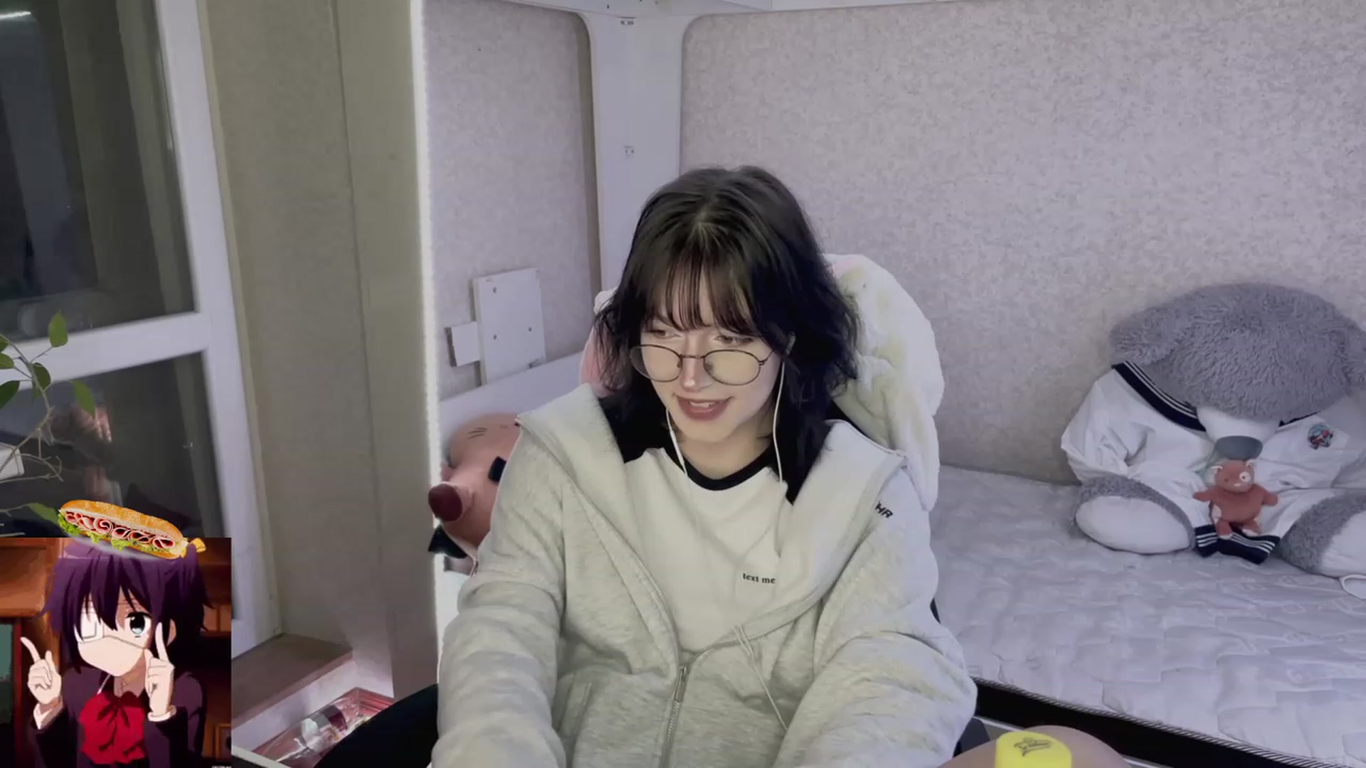 Gallery image thumbnail from Licorice_Alia's myfreecams stream on, 05/07/2023, 01:23 image 8 of 20