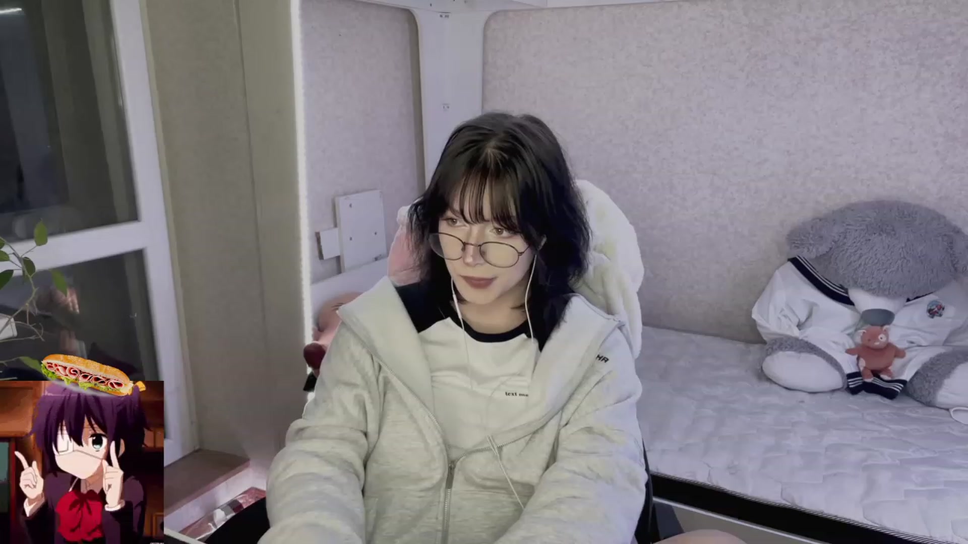 Gallery image thumbnail from Licorice_Alia's myfreecams stream on, 05/07/2023, 01:23 image 10 of 20