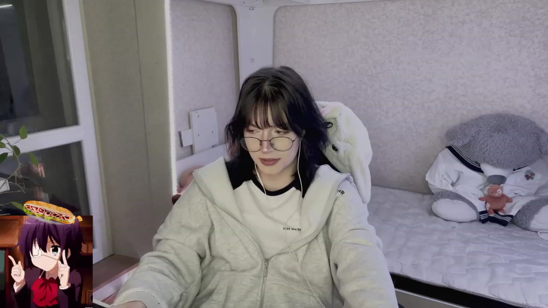 Gallery image thumbnail from Licorice_Alia's myfreecams stream on, 05/07/2023, 01:23 image 9 of 20
