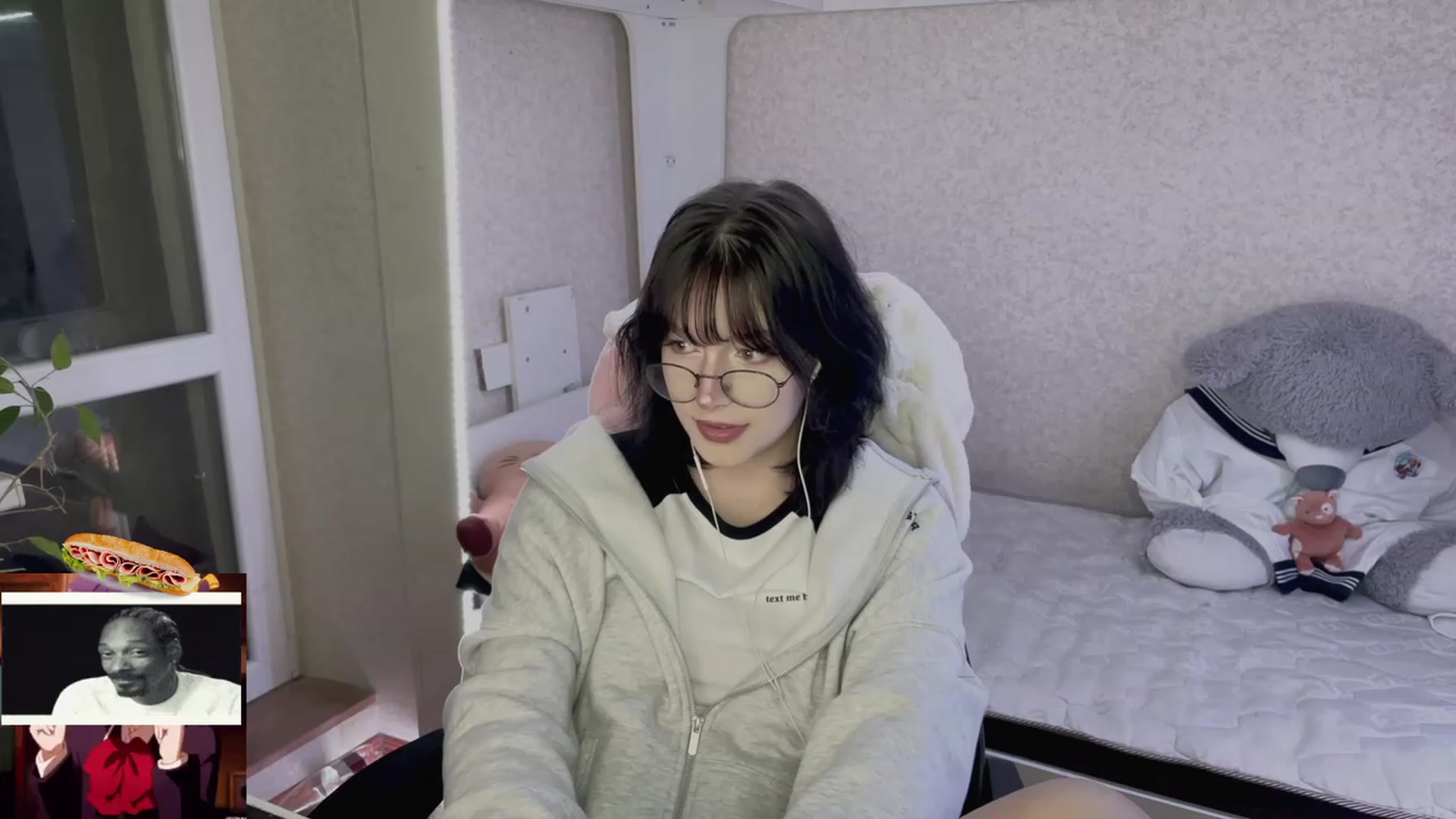 Gallery image thumbnail from Licorice_Alia's myfreecams stream on, 05/07/2023, 01:23 image 14 of 20