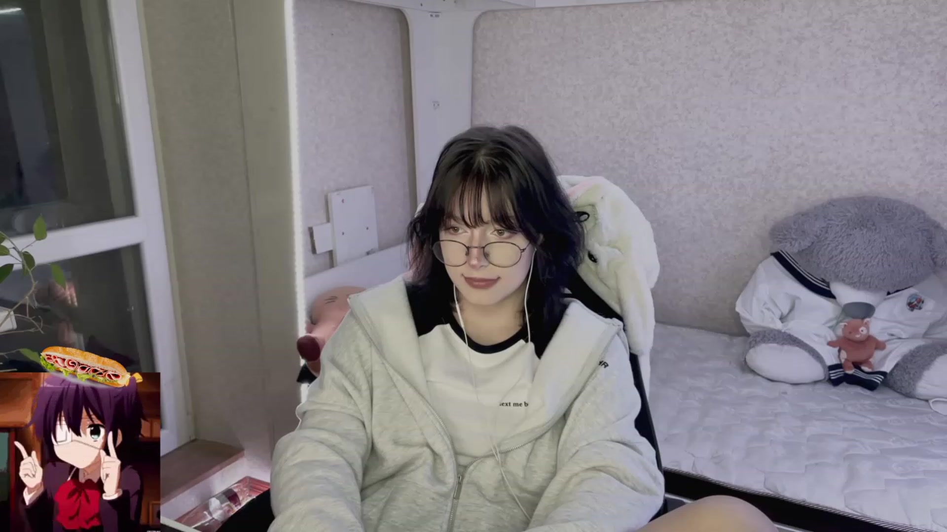 Gallery image thumbnail from Licorice_Alia's myfreecams stream on, 05/07/2023, 01:23 image 6 of 20