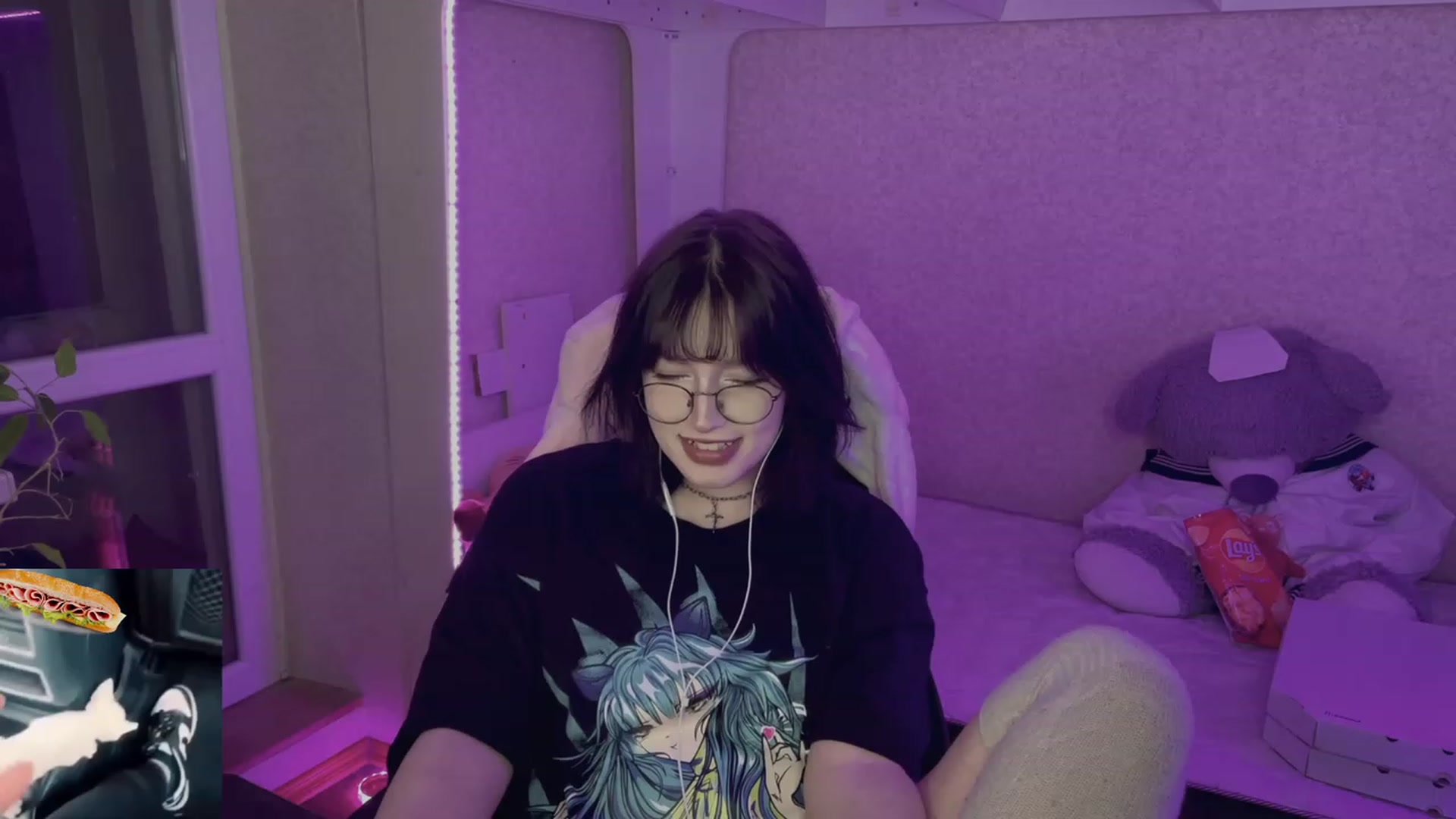 Gallery image thumbnail from Licorice_Alia's myfreecams stream on, 05/13/2023, 24:50 image 1 of 20