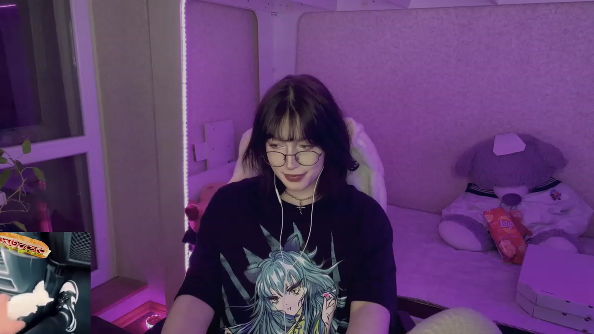 Gallery image thumbnail from Licorice_Alia's myfreecams stream on, 05/13/2023, 24:50 image 16 of 20