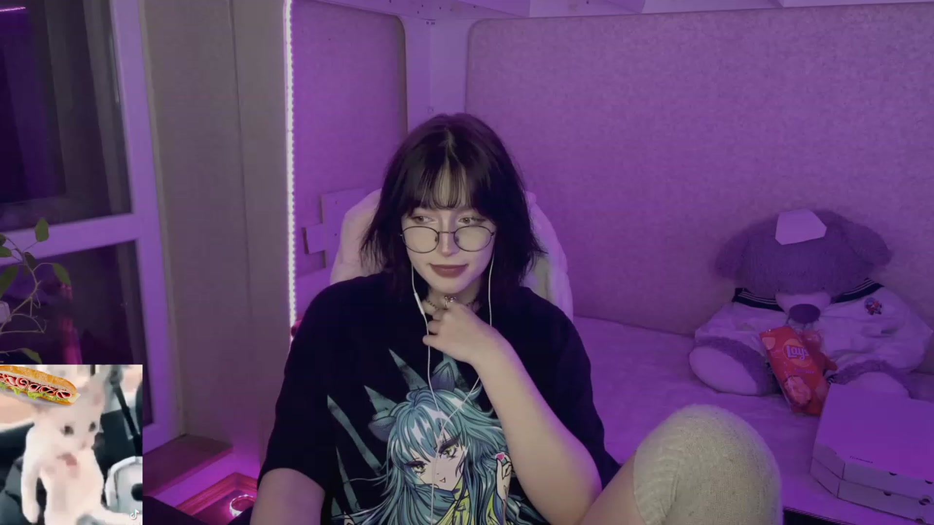 Gallery image thumbnail from Licorice_Alia's myfreecams stream on, 05/13/2023, 24:50 image 14 of 20