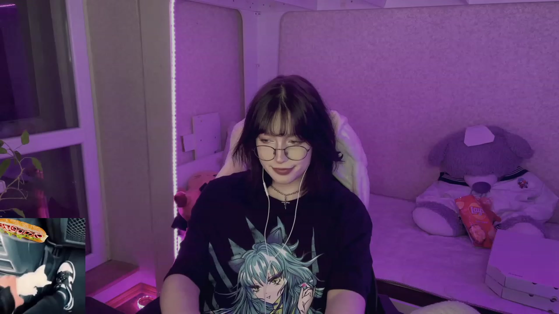 Gallery image thumbnail from Licorice_Alia's myfreecams stream on, 05/13/2023, 24:50 image 17 of 20