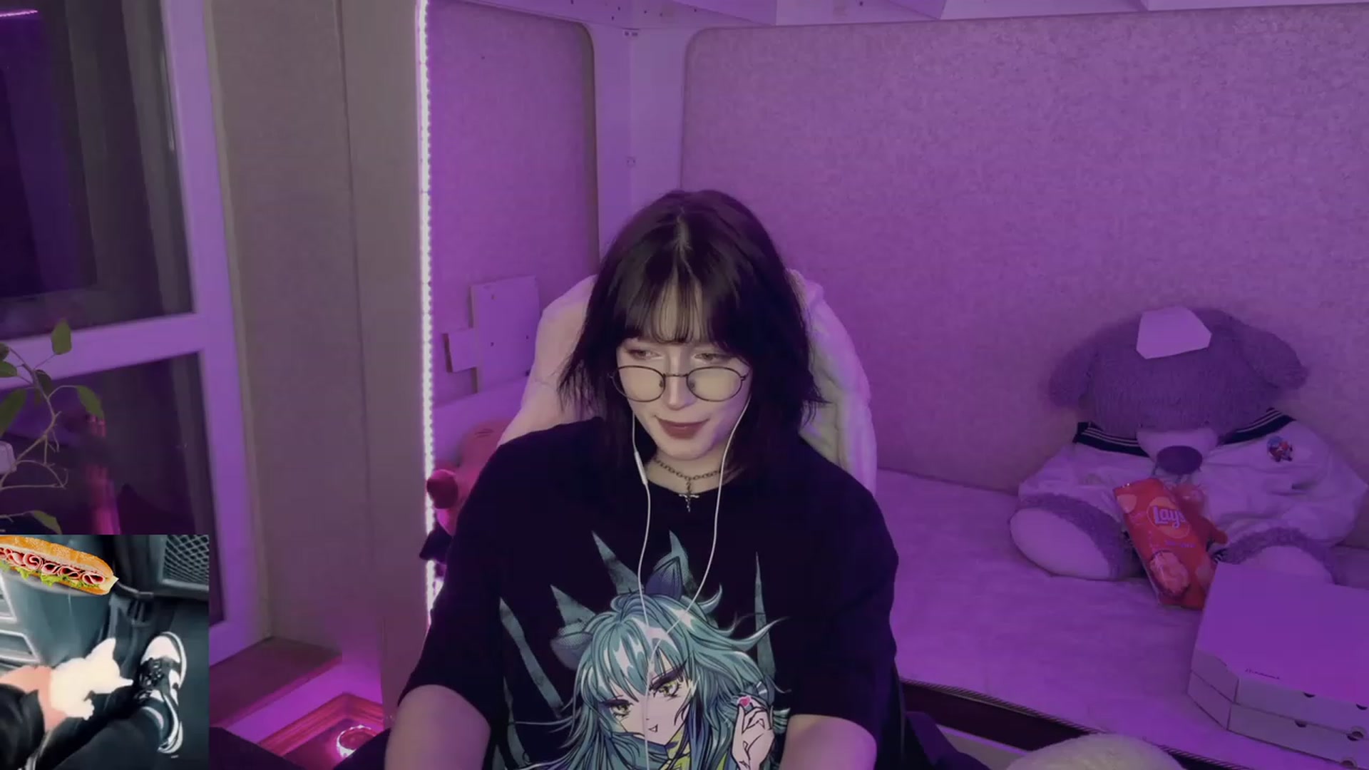 Gallery image thumbnail from Licorice_Alia's myfreecams stream on, 05/13/2023, 24:50 image 18 of 20