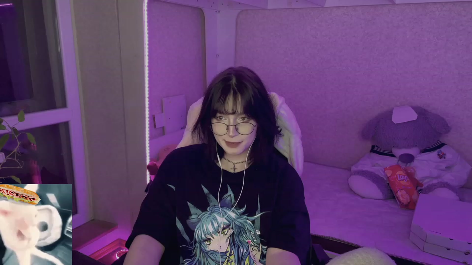 Gallery image thumbnail from Licorice_Alia's myfreecams stream on, 05/13/2023, 24:50 image 9 of 20