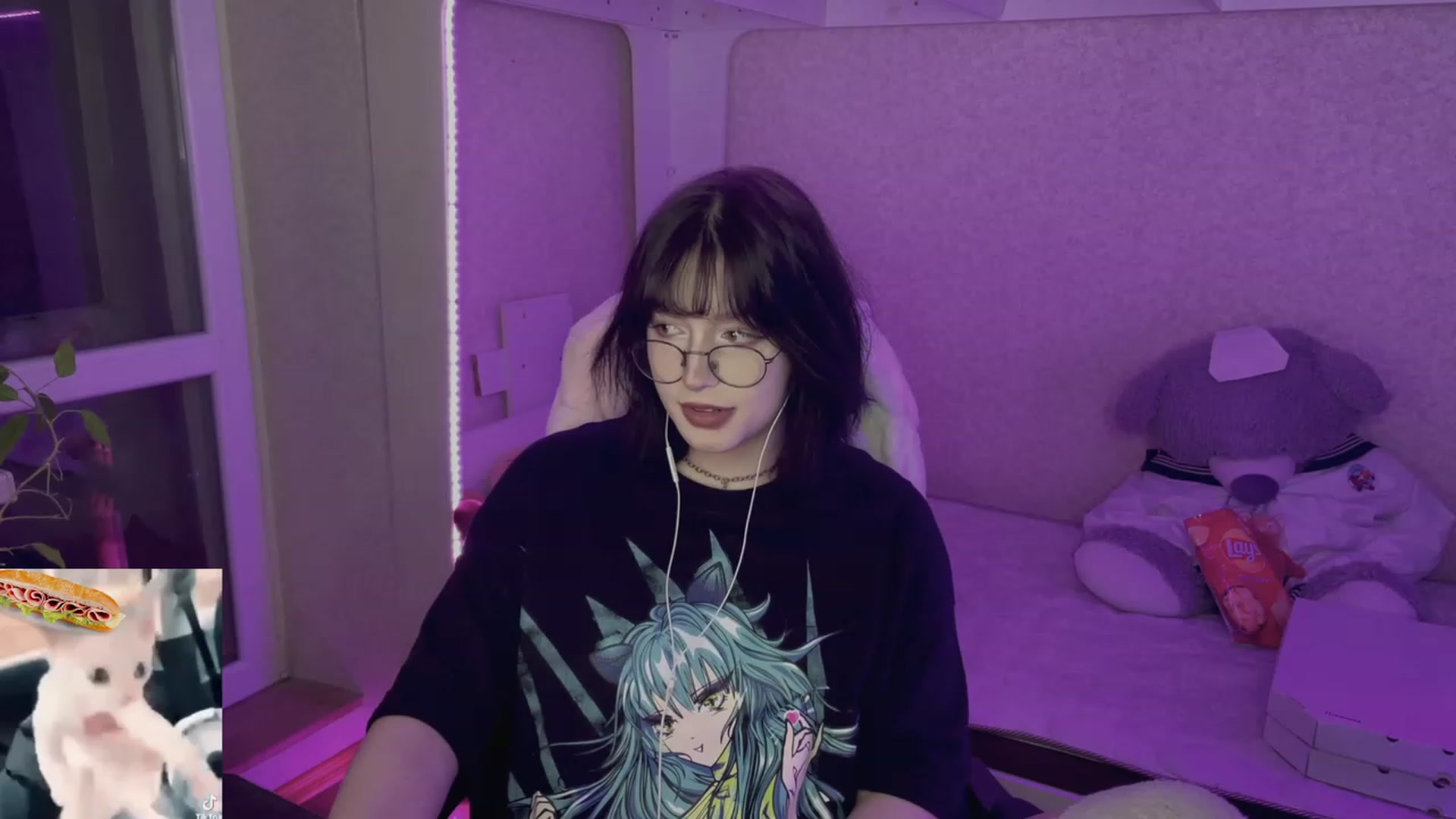 Gallery image thumbnail from Licorice_Alia's myfreecams stream on, 05/13/2023, 24:50 image 13 of 20
