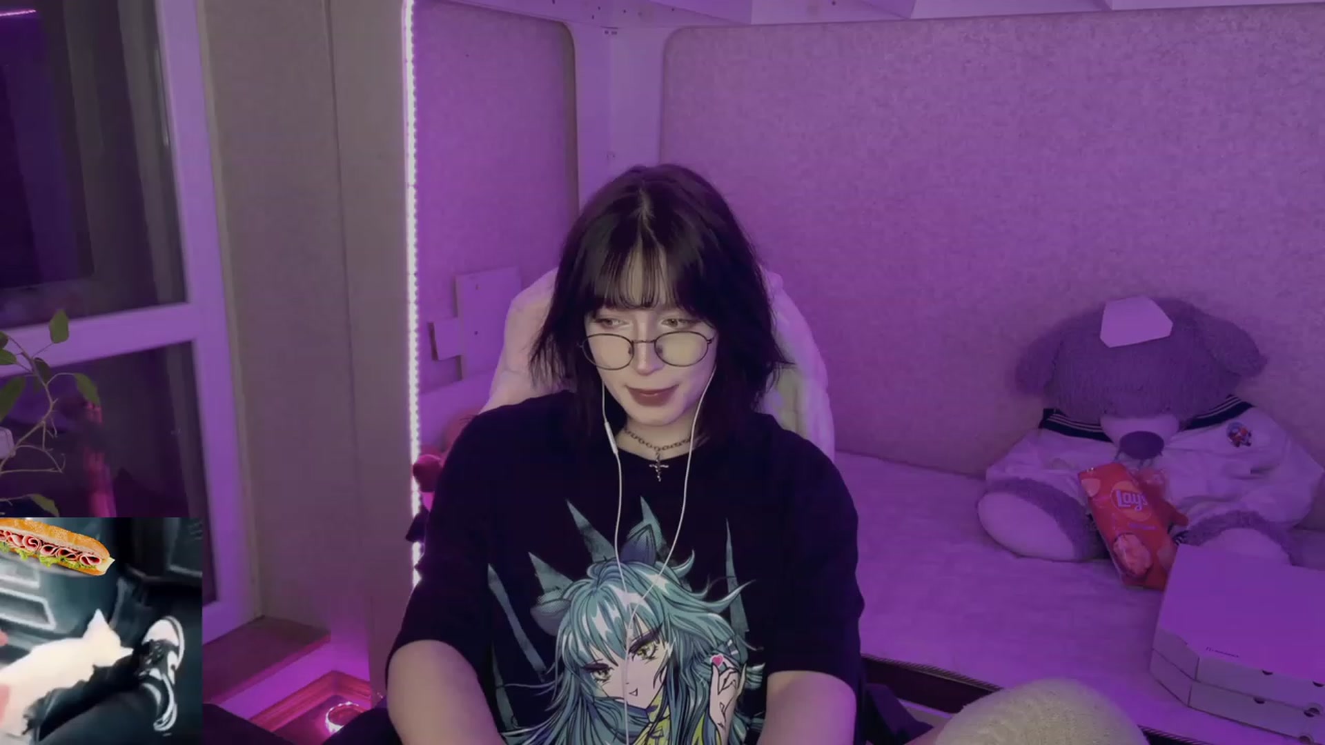 Gallery image thumbnail from Licorice_Alia's myfreecams stream on, 05/13/2023, 24:50 image 15 of 20