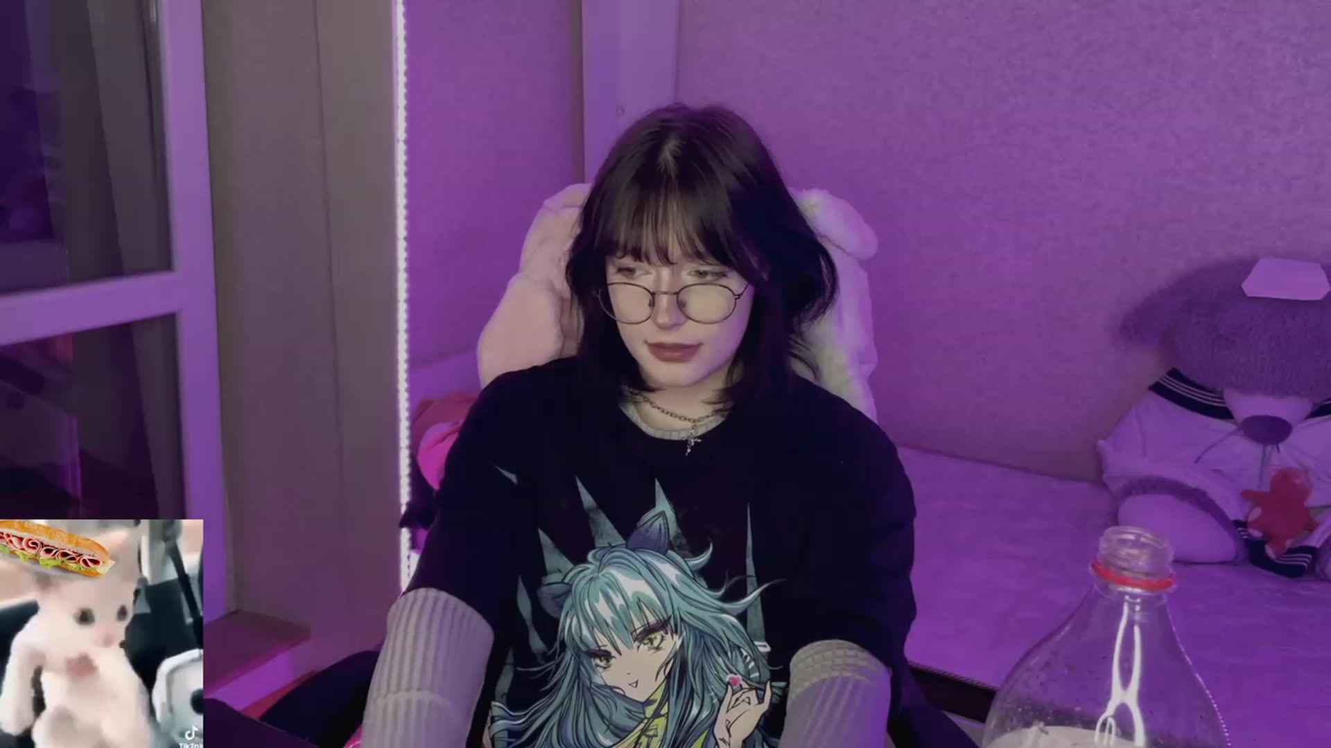 Gallery image thumbnail from Licorice_Alia's myfreecams stream on, 05/16/2023, 24:23 image 18 of 20