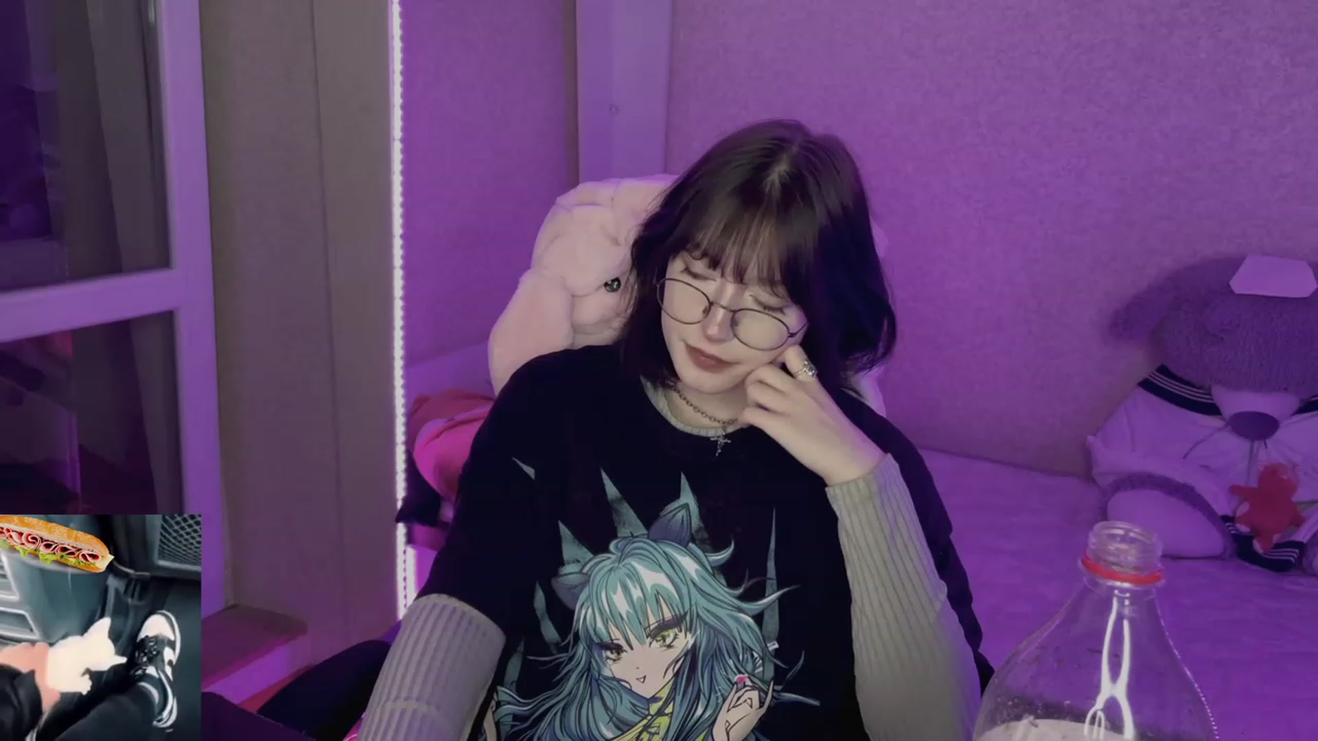 Gallery image thumbnail from Licorice_Alia's myfreecams stream on, 05/16/2023, 24:23 image 19 of 20