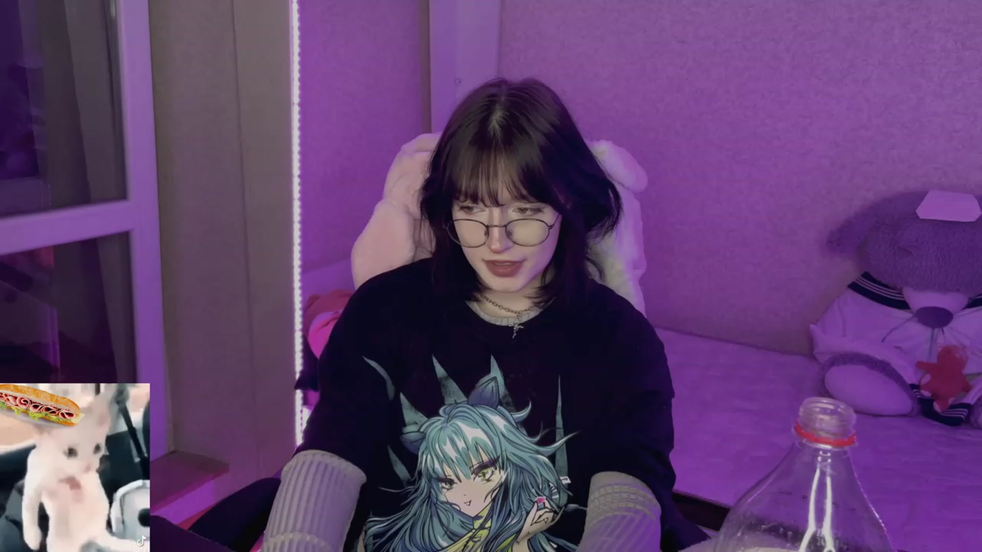 Gallery image thumbnail from Licorice_Alia's myfreecams stream on, 05/16/2023, 24:23 image 4 of 20