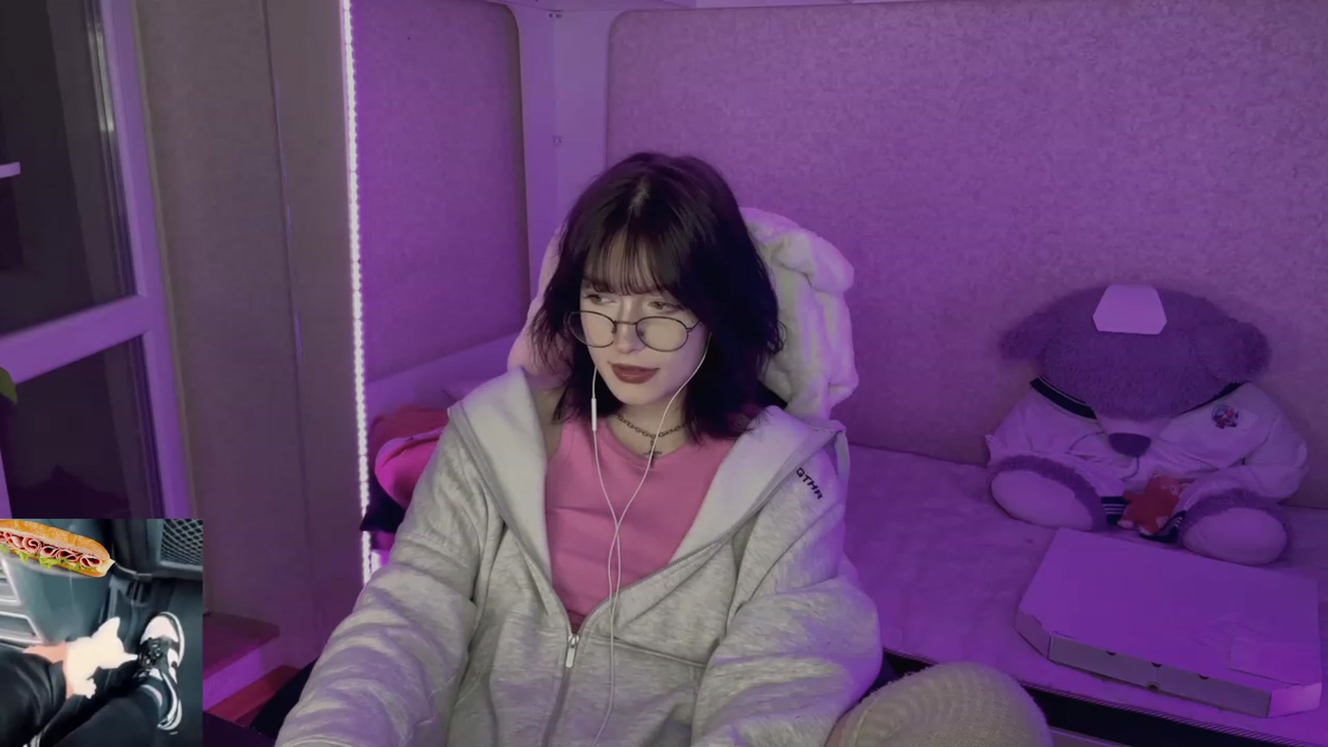 Gallery image thumbnail from Licorice_Alia's myfreecams stream on, 05/17/2023, 24:30 image 18 of 20
