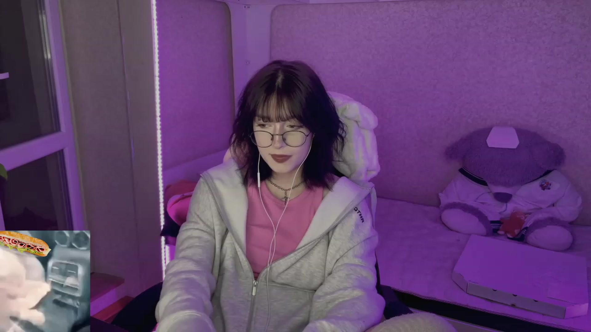 Gallery image thumbnail from Licorice_Alia's myfreecams stream on, 05/17/2023, 24:30 image 2 of 20