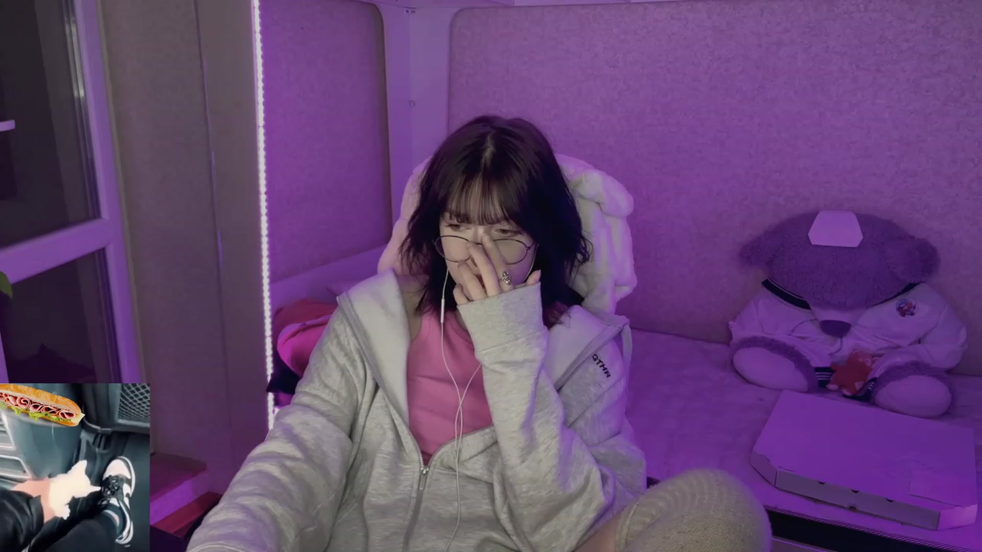 Gallery image thumbnail from Licorice_Alia's myfreecams stream on, 05/17/2023, 24:30 image 19 of 20
