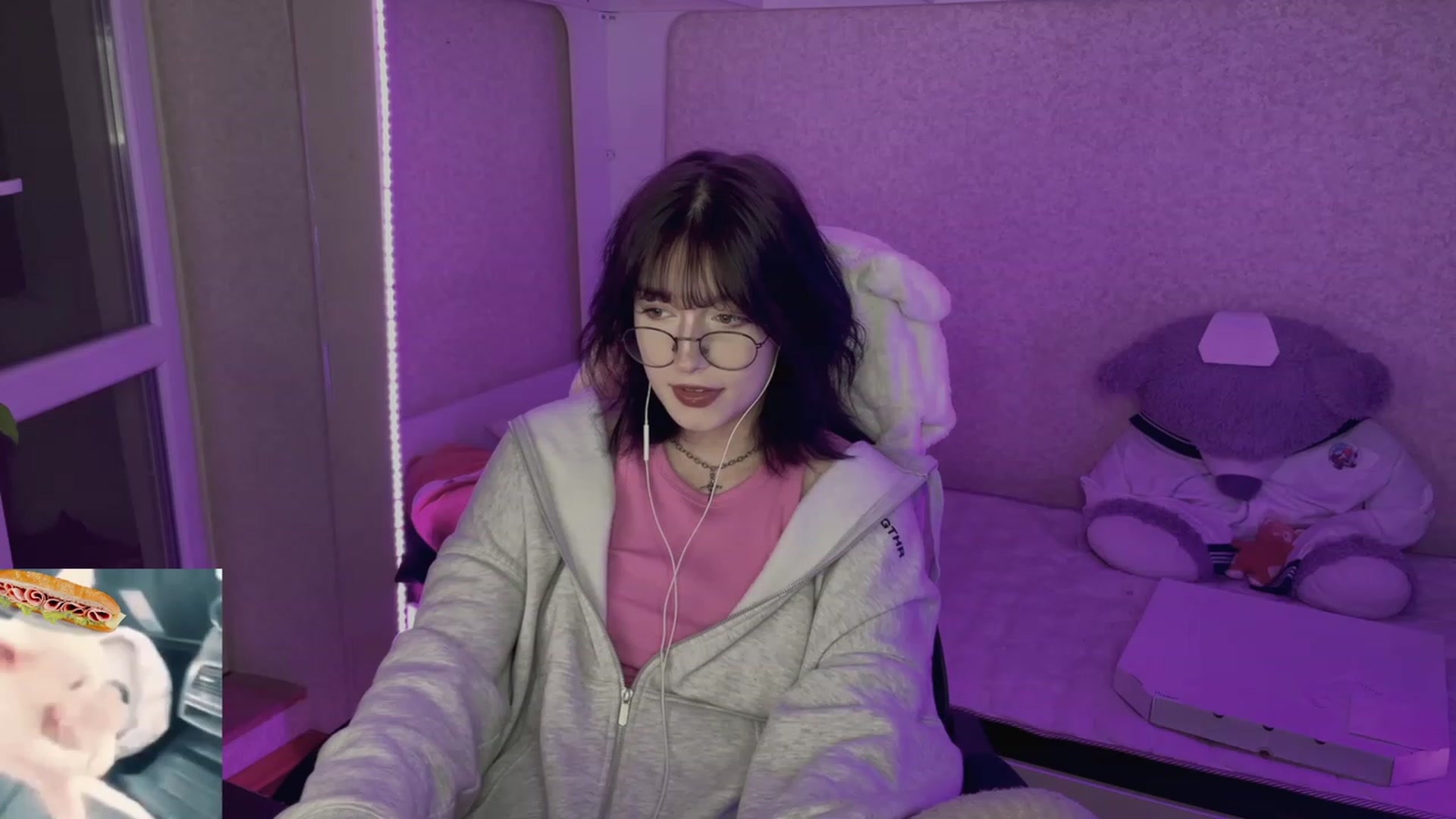 Gallery image thumbnail from Licorice_Alia's myfreecams stream on, 05/17/2023, 24:30 image 4 of 20