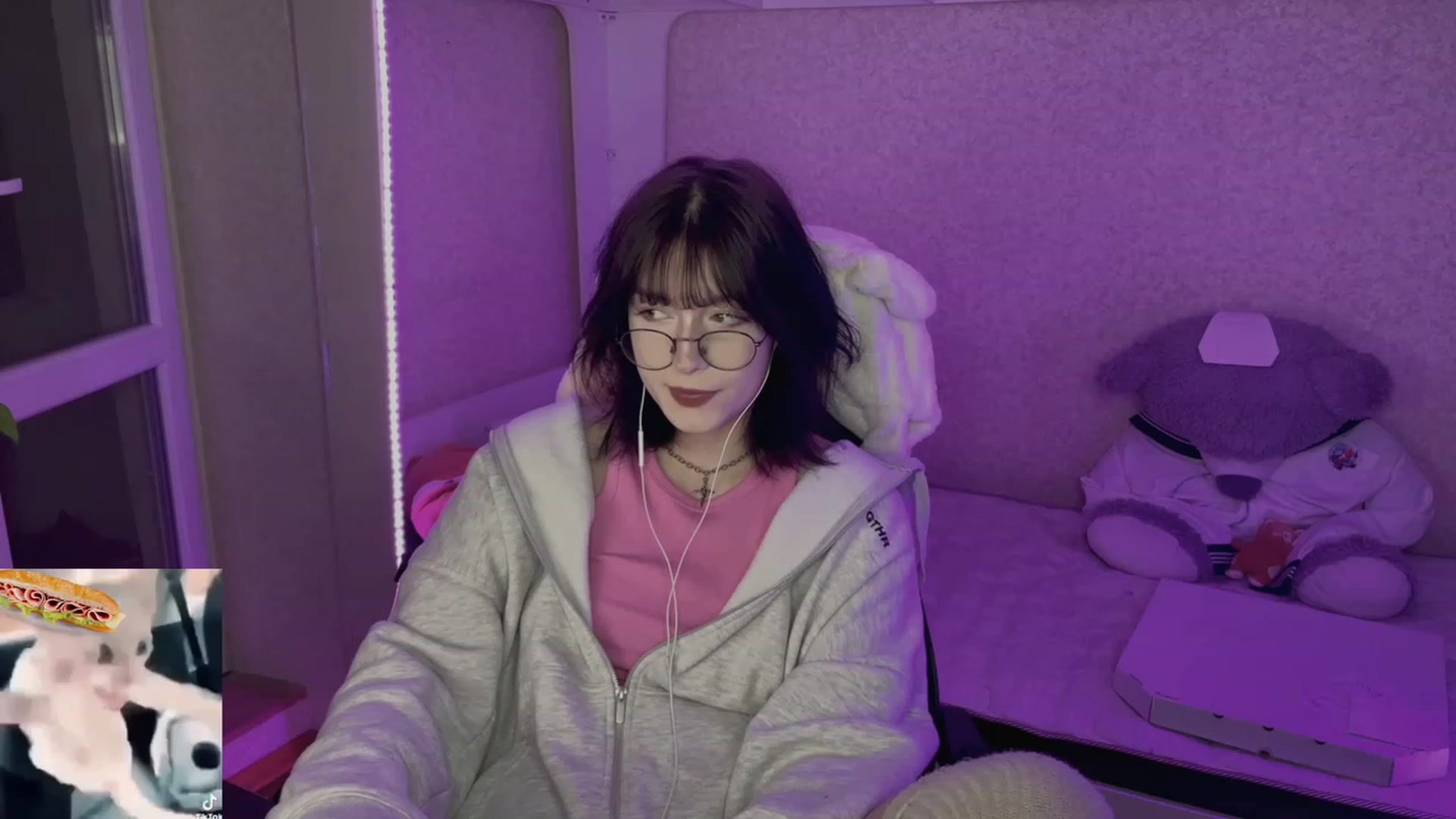 Gallery image thumbnail from Licorice_Alia's myfreecams stream on, 05/17/2023, 24:30 image 11 of 20