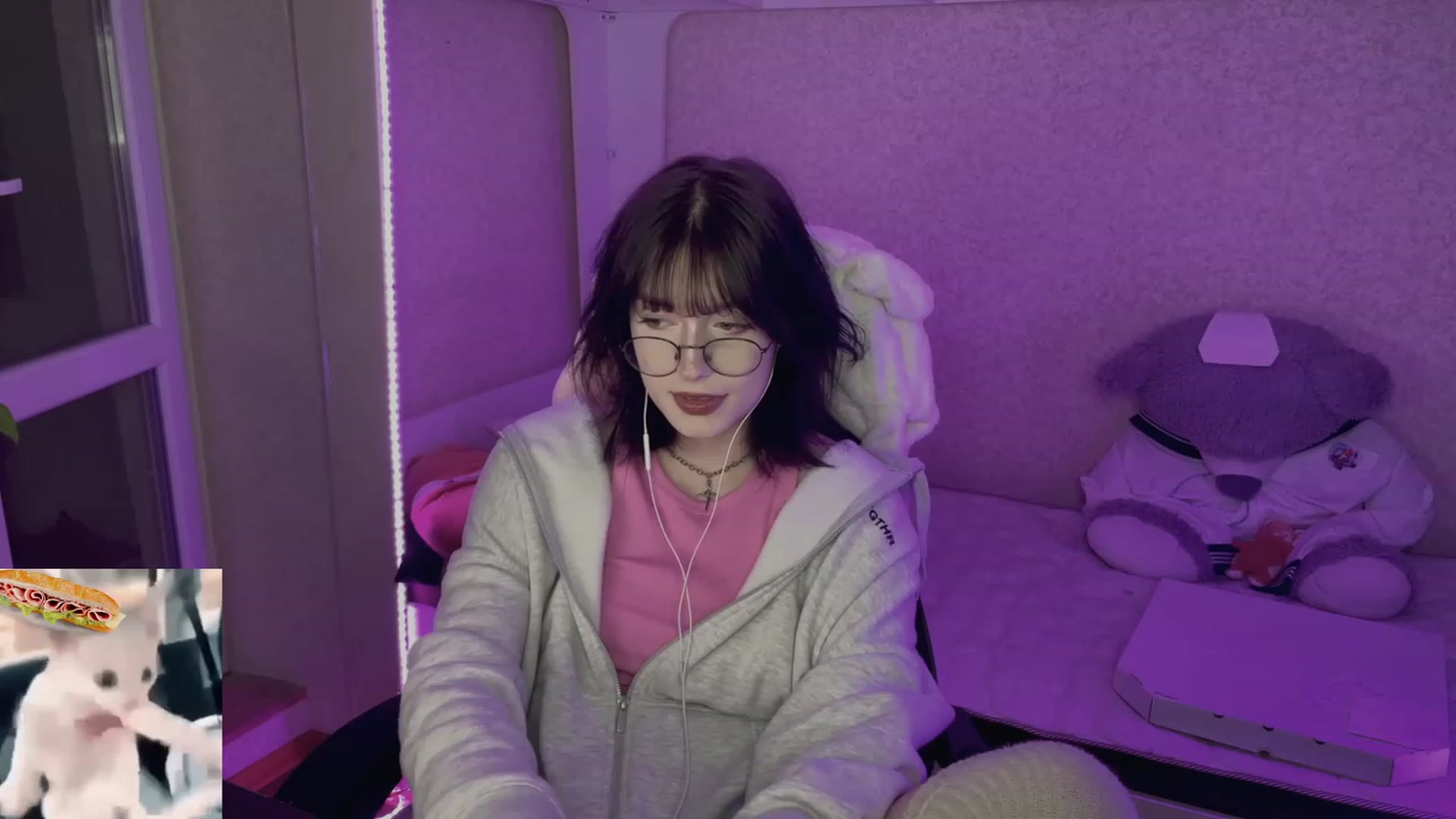 Gallery image thumbnail from Licorice_Alia's myfreecams stream on, 05/17/2023, 24:30 image 9 of 20