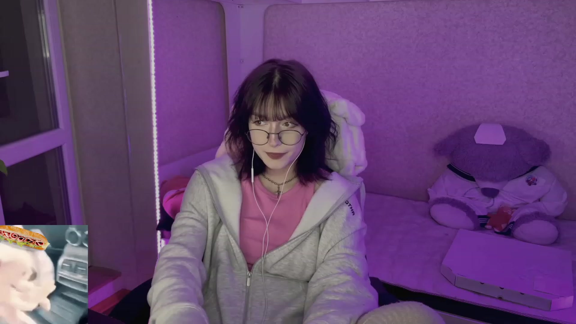 Gallery image thumbnail from Licorice_Alia's myfreecams stream on, 05/17/2023, 24:30 image 3 of 20