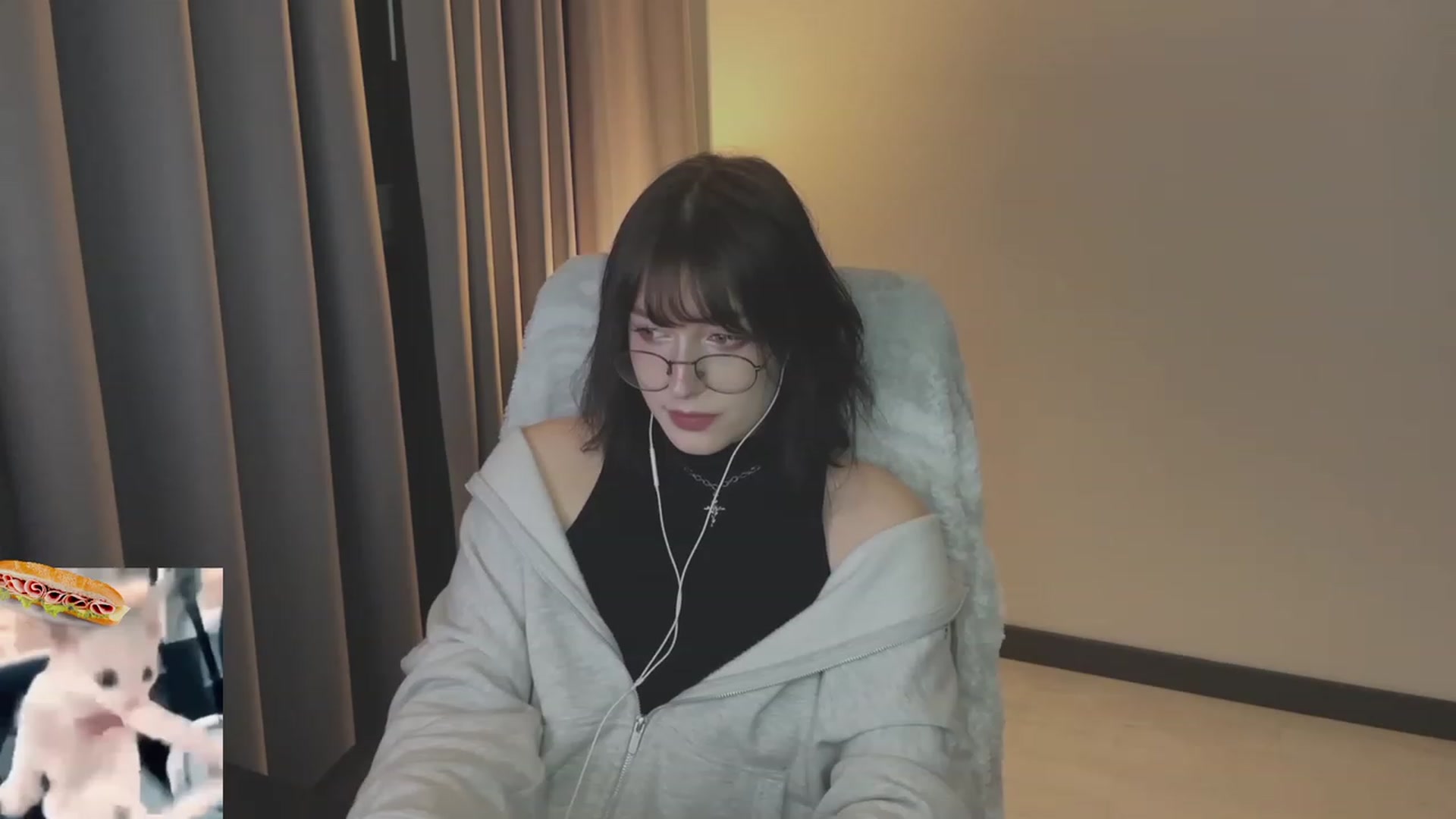 Gallery image thumbnail from Licorice_Alia's myfreecams stream on, 06/03/2023, 24:02 image 13 of 20
