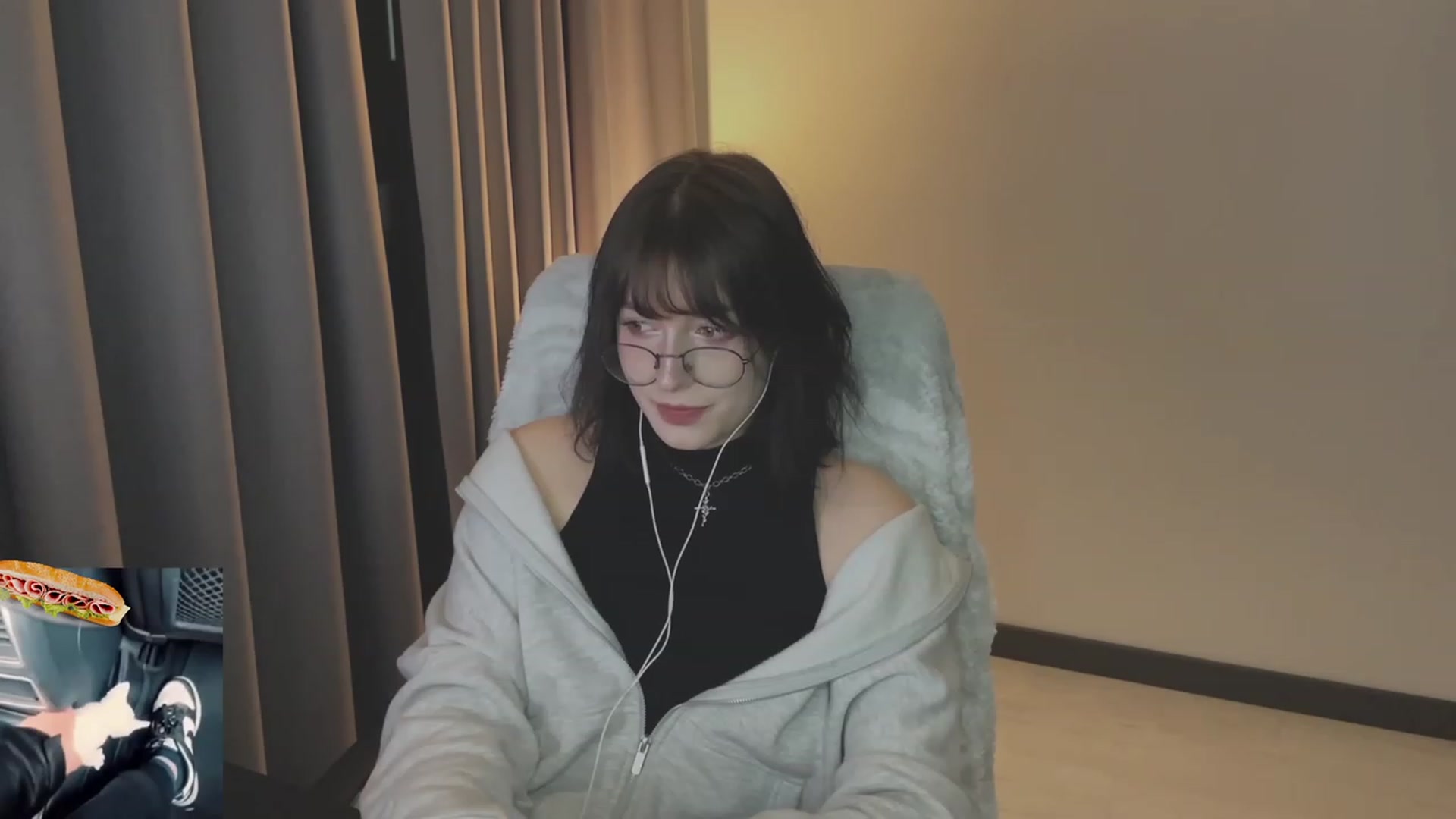 Gallery image thumbnail from Licorice_Alia's myfreecams stream on, 06/03/2023, 24:02 image 16 of 20