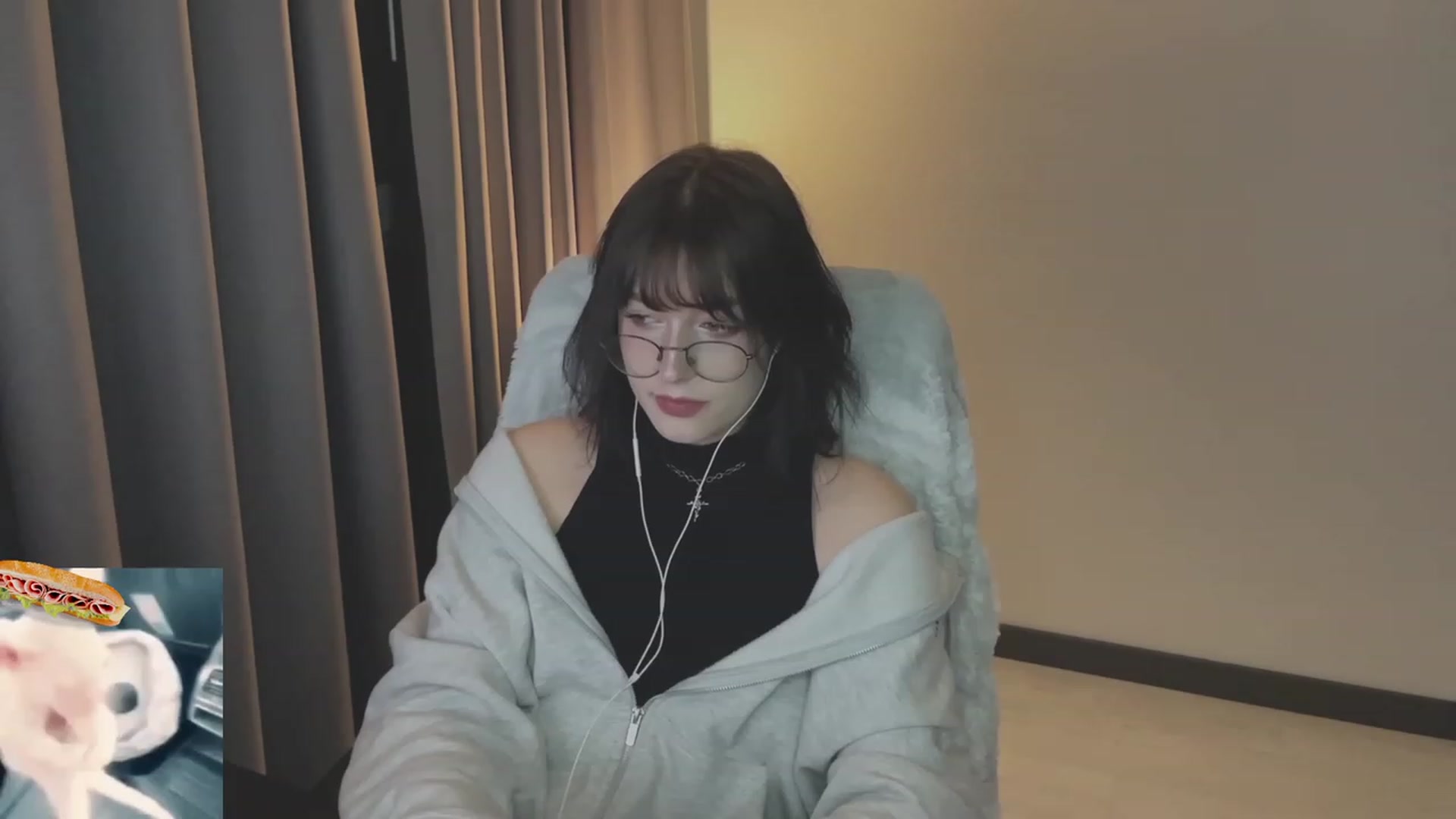 Gallery image thumbnail from Licorice_Alia's myfreecams stream on, 06/03/2023, 24:02 image 3 of 20