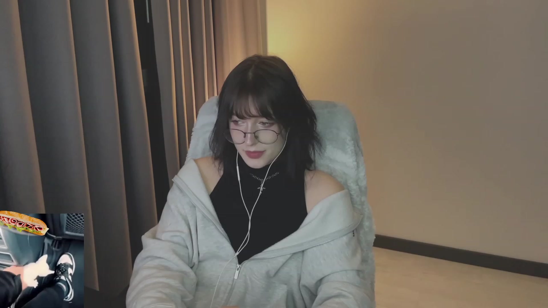 Gallery image thumbnail from Licorice_Alia's myfreecams stream on, 06/03/2023, 24:02 image 5 of 20