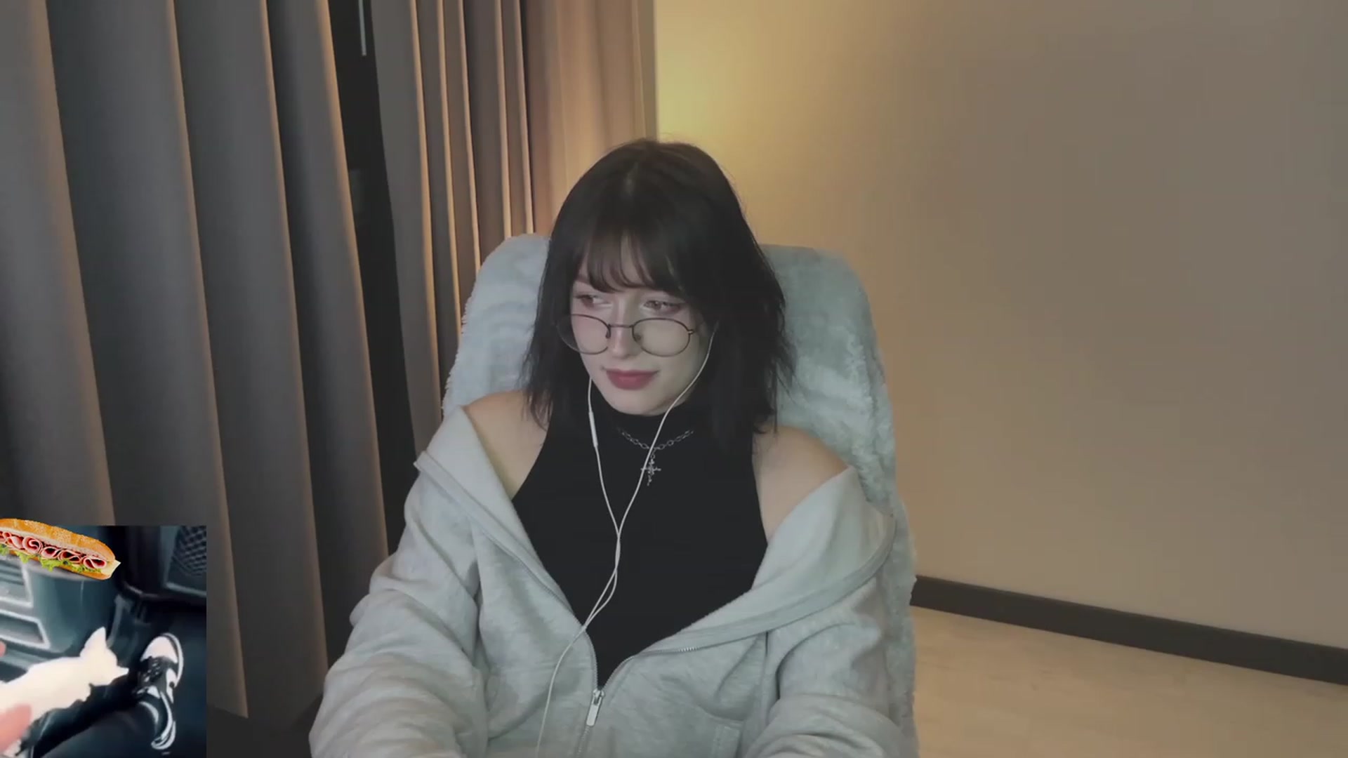 Gallery image thumbnail from Licorice_Alia's myfreecams stream on, 06/03/2023, 24:02 image 18 of 20