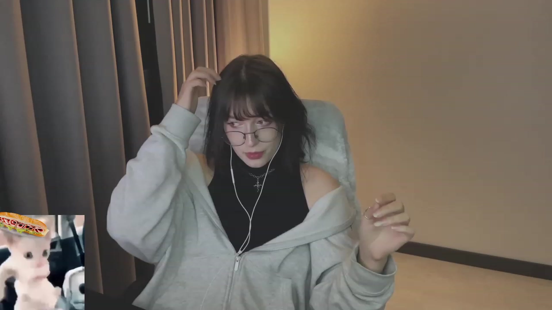 Gallery image thumbnail from Licorice_Alia's myfreecams stream on, 06/03/2023, 24:02 image 2 of 20