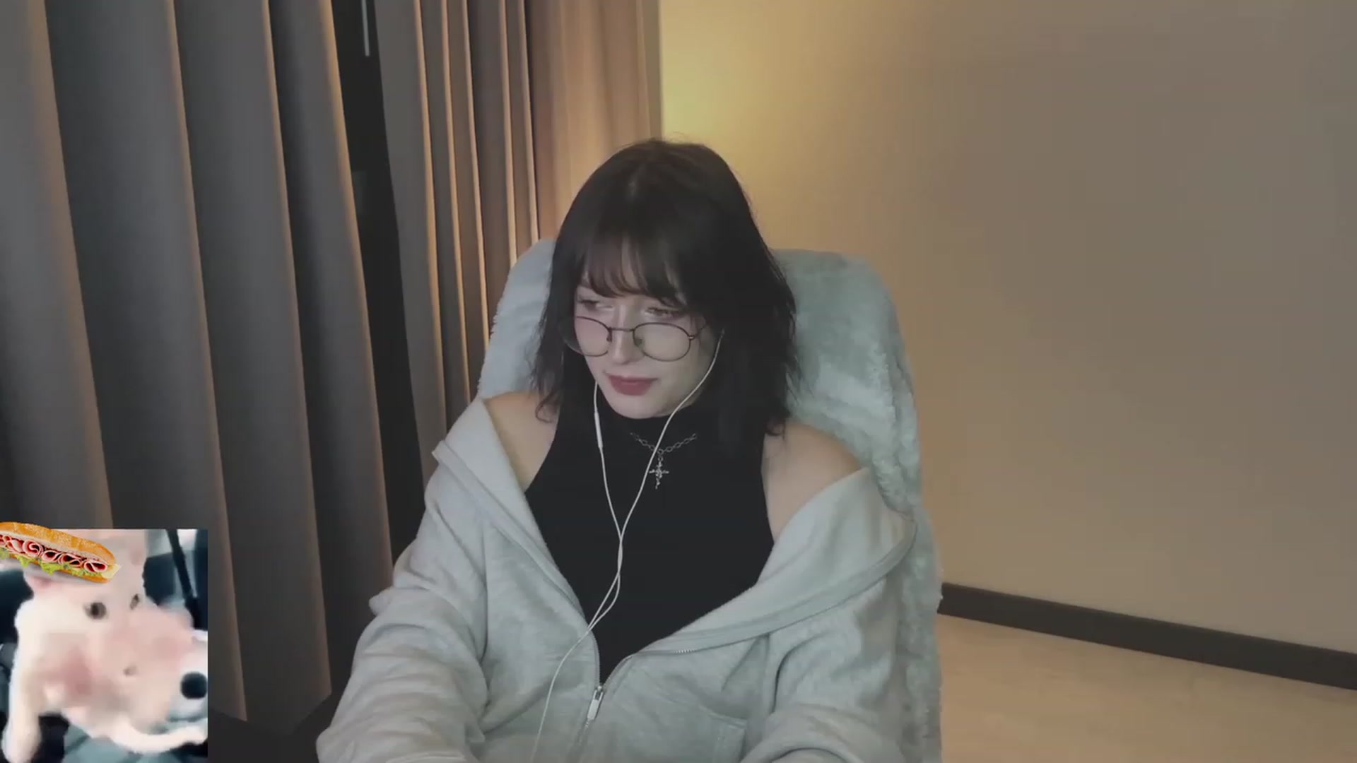 Gallery image thumbnail from Licorice_Alia's myfreecams stream on, 06/03/2023, 24:02 image 14 of 20