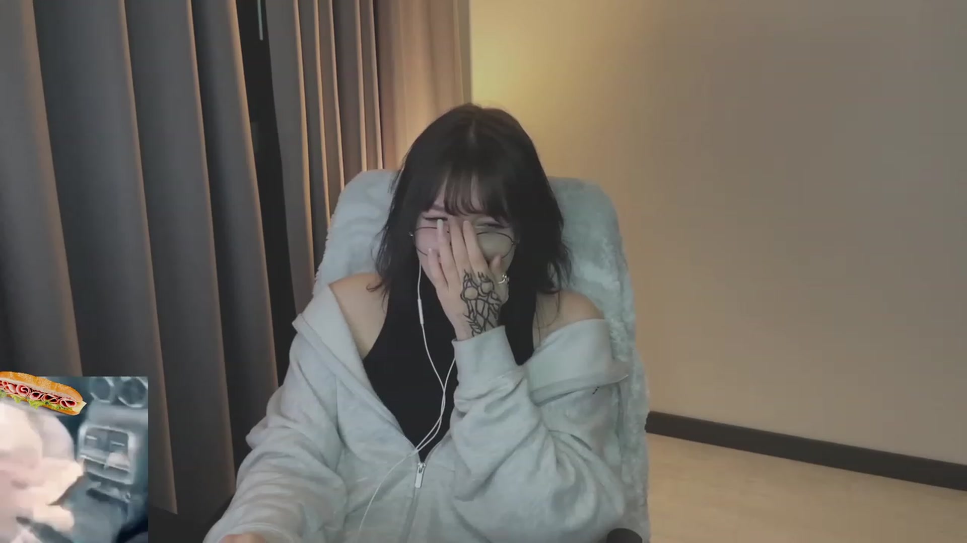 Gallery image thumbnail from Licorice_Alia's myfreecams stream on, 06/03/2023, 24:02 image 9 of 20
