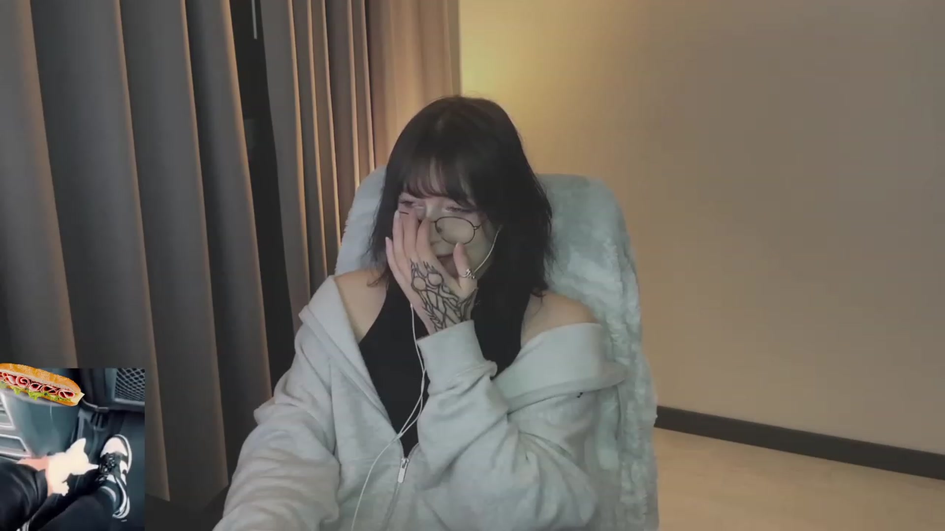 Gallery image thumbnail from Licorice_Alia's myfreecams stream on, 06/03/2023, 24:02 image 10 of 20