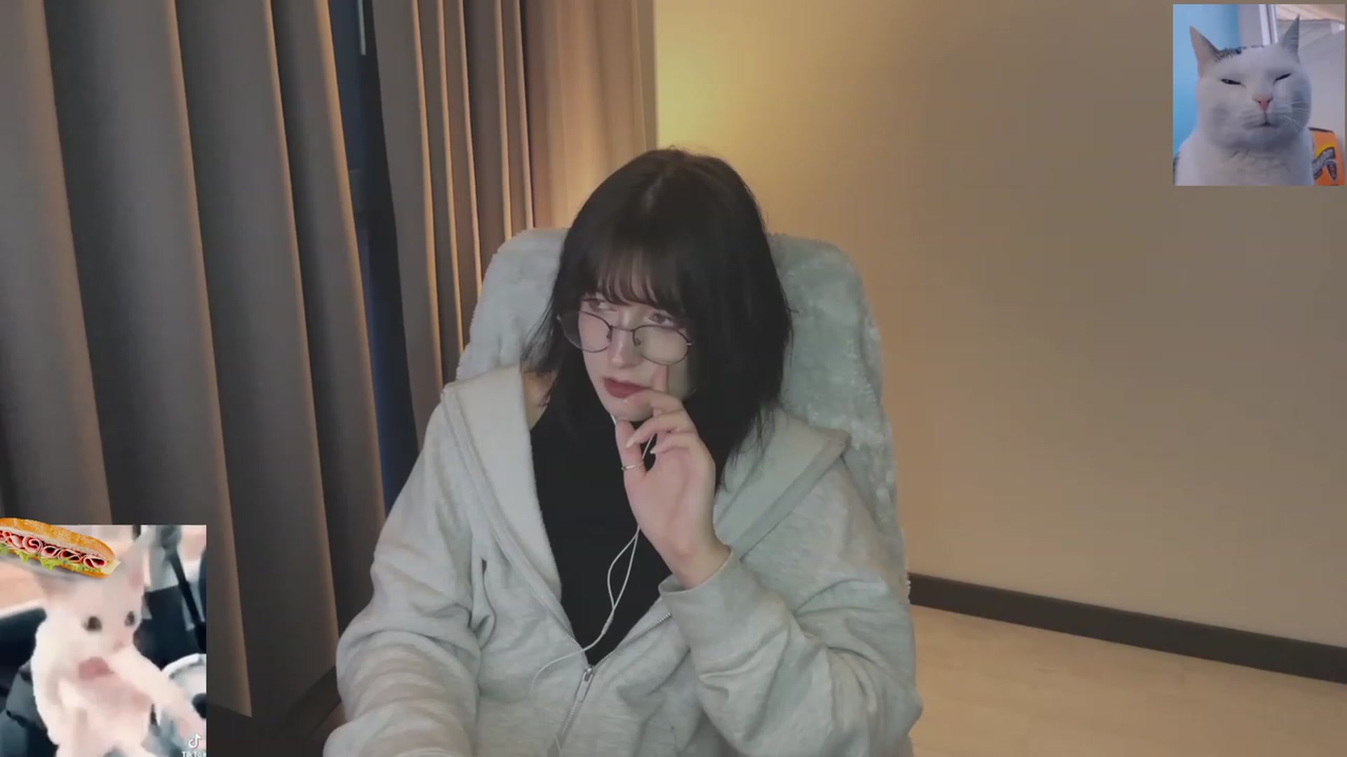 Gallery image thumbnail from Licorice_Alia's myfreecams stream on, 06/03/2023, 02:00 image 14 of 20