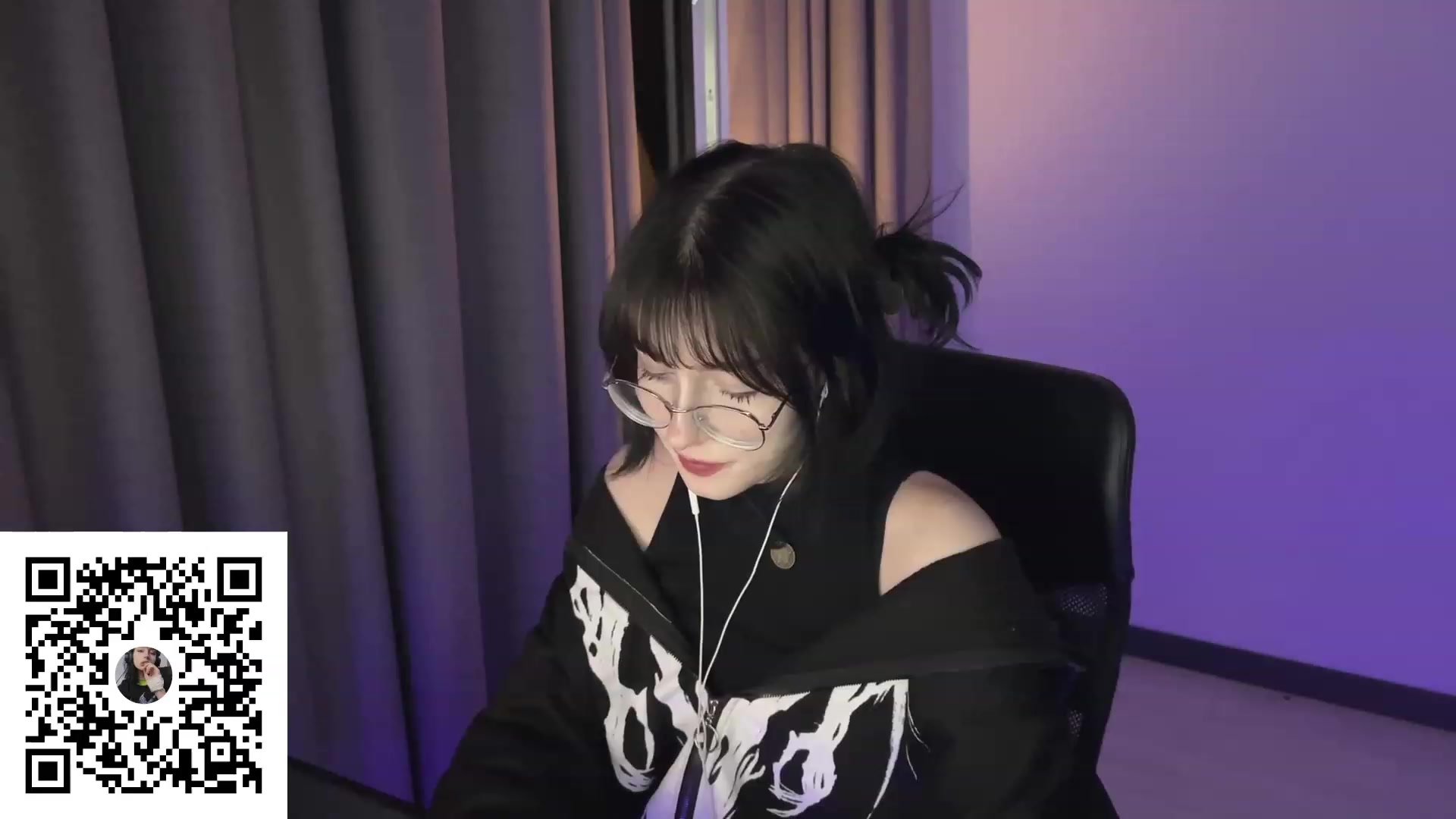 Gallery image thumbnail from Licorice_Alia's myfreecams stream on, 08/07/2023, 01:22 image 10 of 20