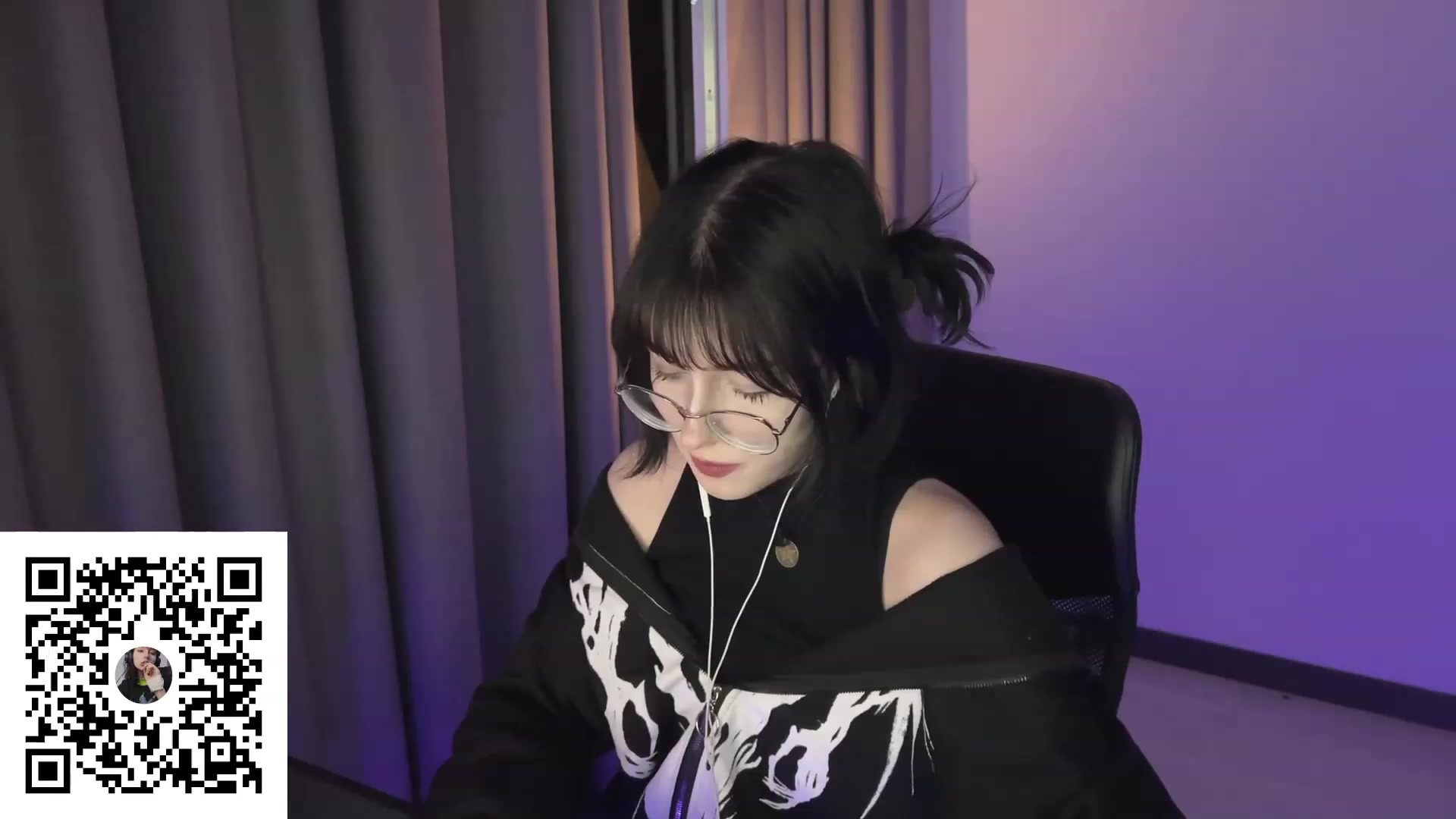 Gallery image thumbnail from Licorice_Alia's myfreecams stream on, 08/07/2023, 01:22 image 5 of 20